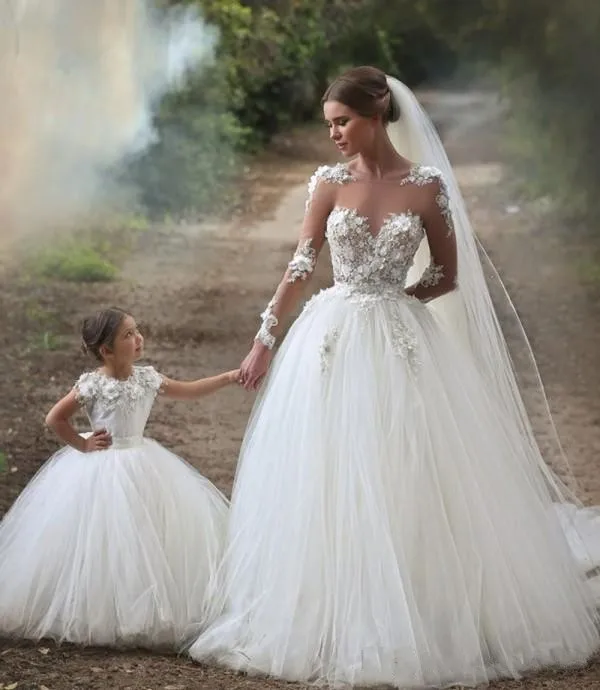 2019 Designs 3D Floral Lace Appliqued White Tulle Mother and Daughter Matching Dress Wedding