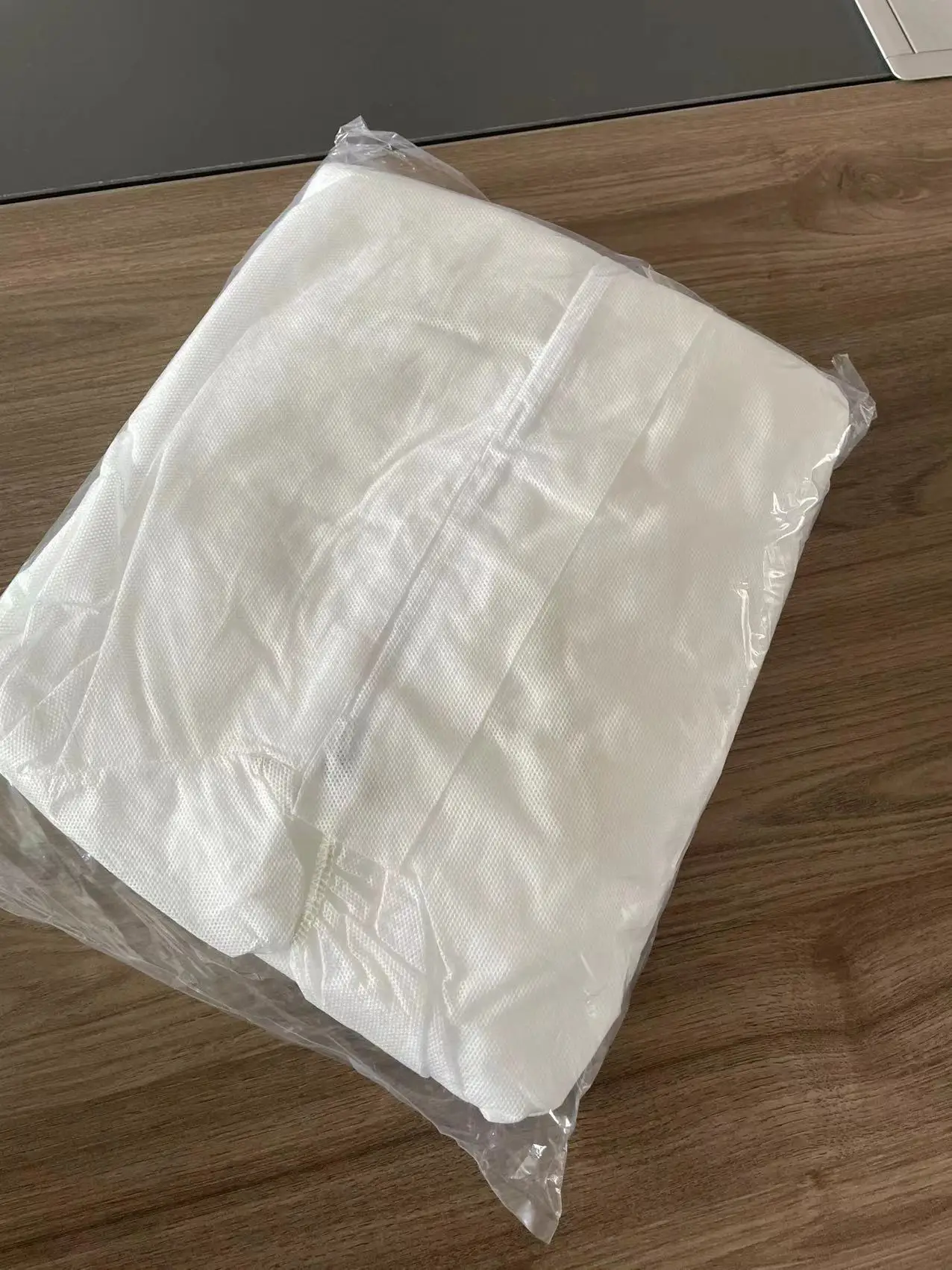 Disposable PP SMS Coverall with Hood without Shoe Cover 50g White Disposable Protective Coverall