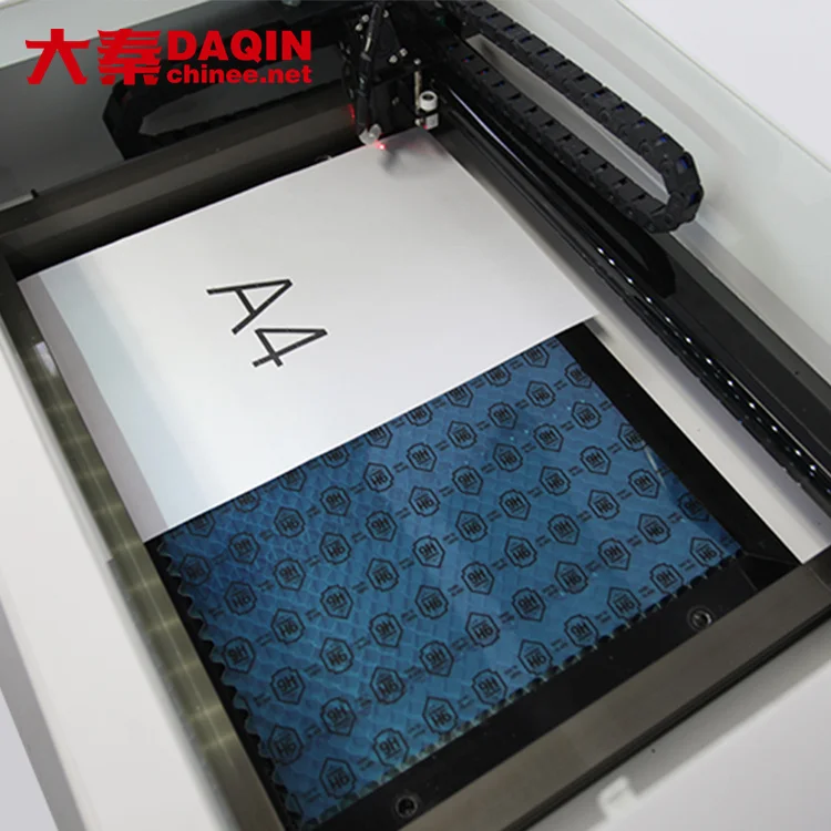 DAQIN Nano Glass Screen Protector CO2 Laser Cutting Machine for Mobile Phone Tempered Glass Screen Protector Engraving