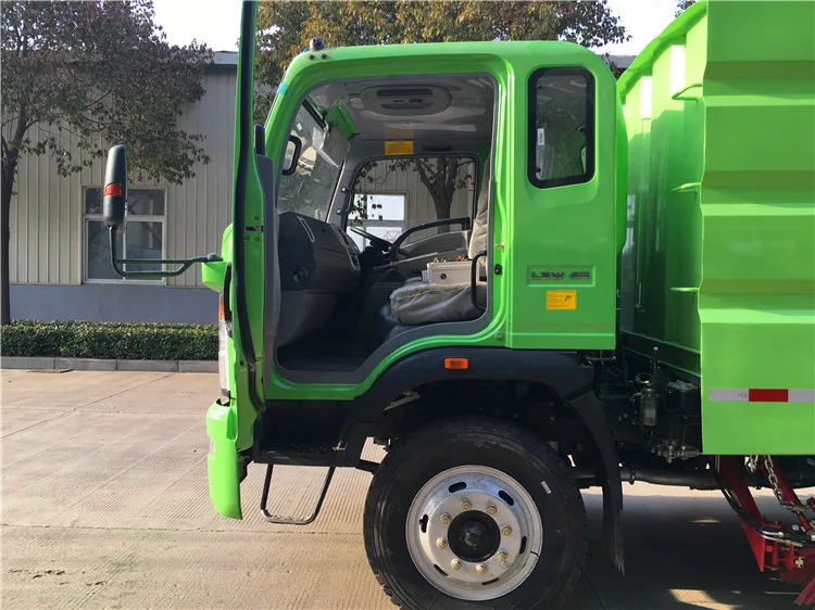 China Supplier Low Price 5000L 6000L Water tank and Waste Box Road Sweeper