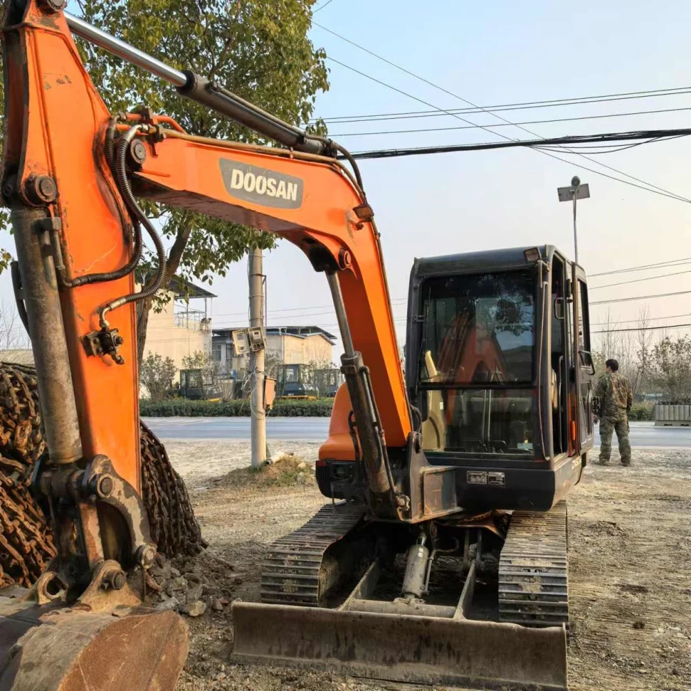 Used Doosan Dx Excavator Rotary Economic Price Electric Secondhand Shanghai Dx60 Excavator