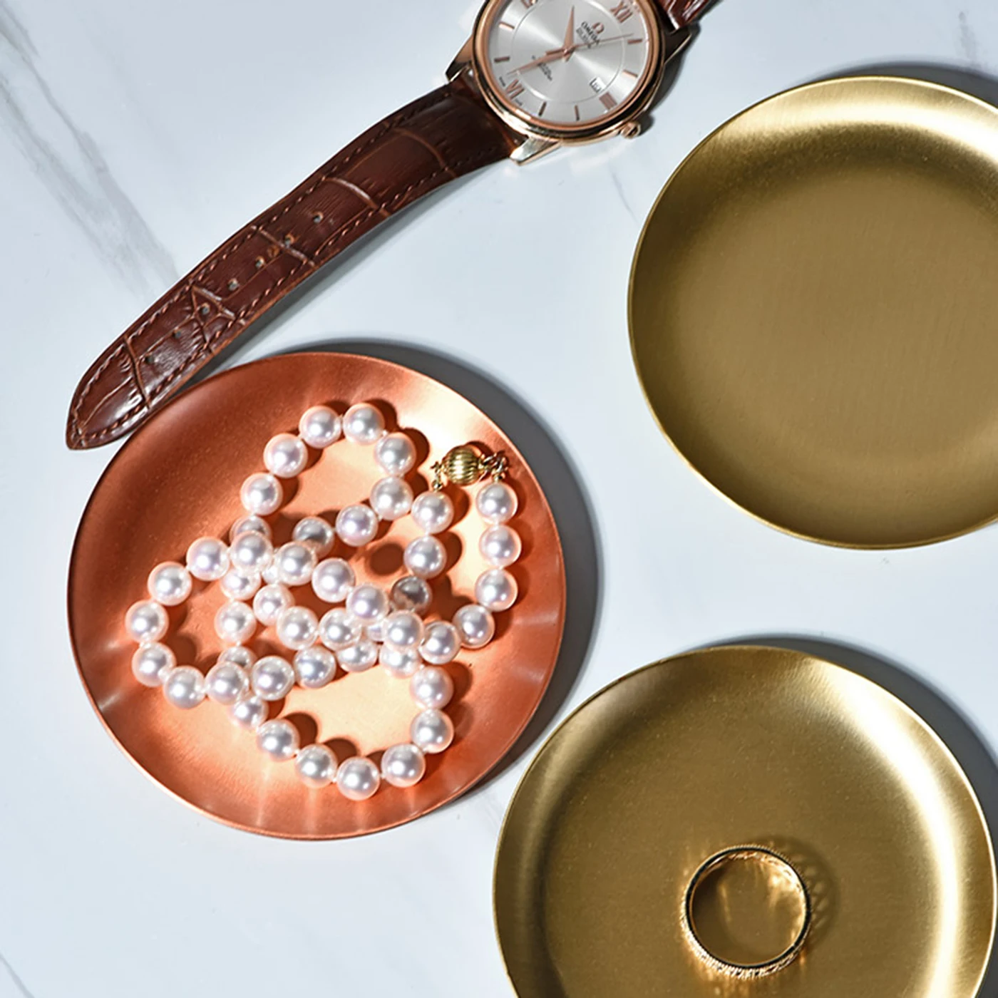 MAXERY Modern Simple Style Round Shape Gold Metal Serving Stainless Steel Tray for Party Wedding Christmas Gift