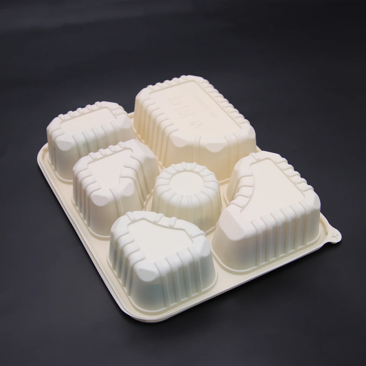 Biodegradable Cornstarch Takeaway Food Packing Boxes Disposable Food Grade 6-Compartments Lunch Storage Container Box