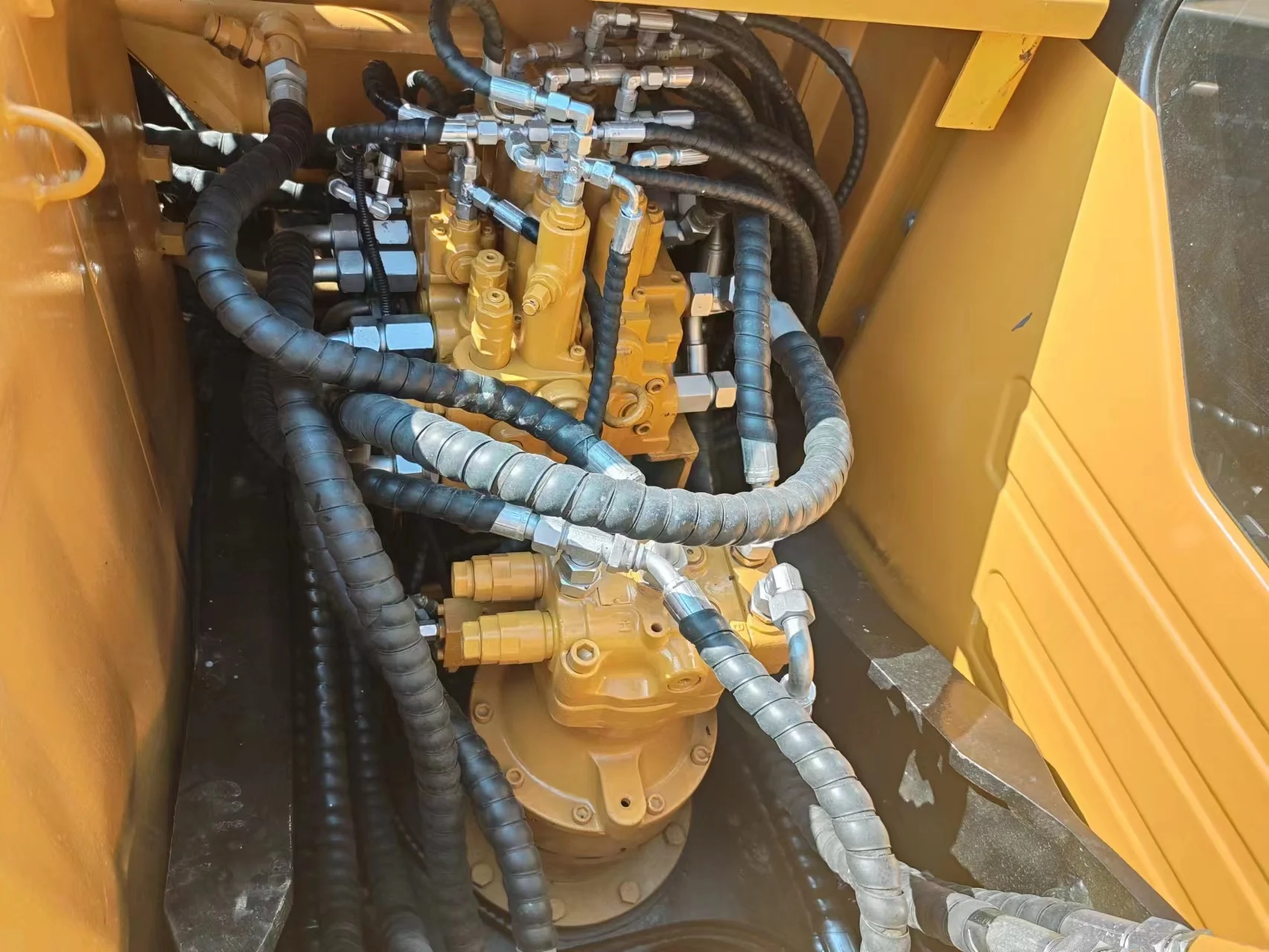 Экскаватор-гусеничный экскаватор марки Sany 135CPRO используется в хорошем состоянии 13Ton гусеничный