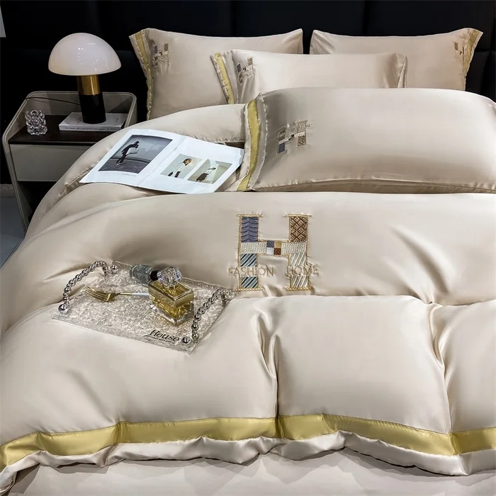 Wholesale New Embroidery Textile Beddings Letter H Luxury Cotton Duvet Cover Set Modern Solid 4-in-1 Bedding Set King Queen Size