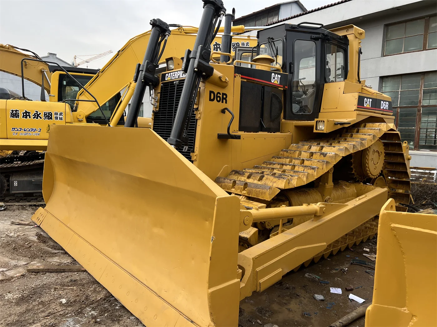 Japanese Used CAT D6R Crawler Bulldozer Caterpillar D6g D6d D6h D6r Crawler Bulldozers original dozer