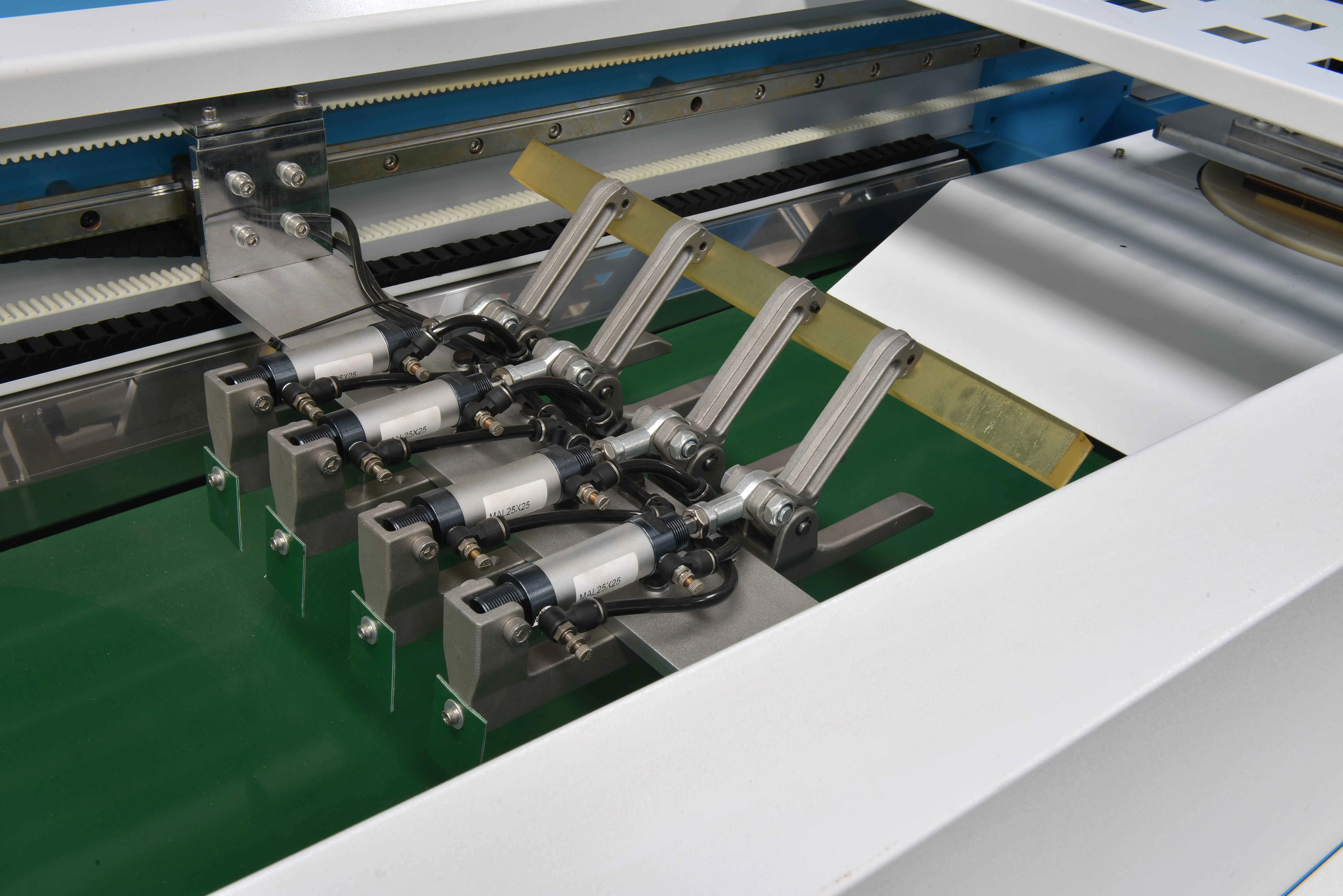 ZXL-A700 Automatic Polypropylene T-Shirt Bag W Cut Nonwoven Vest Bag Making Machine