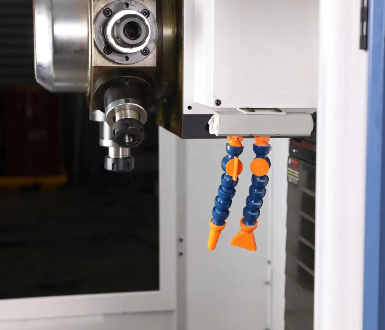 8-axis CNC machining center Vertical machining center Milling boring drilling tapping machine is used for metal processing.
