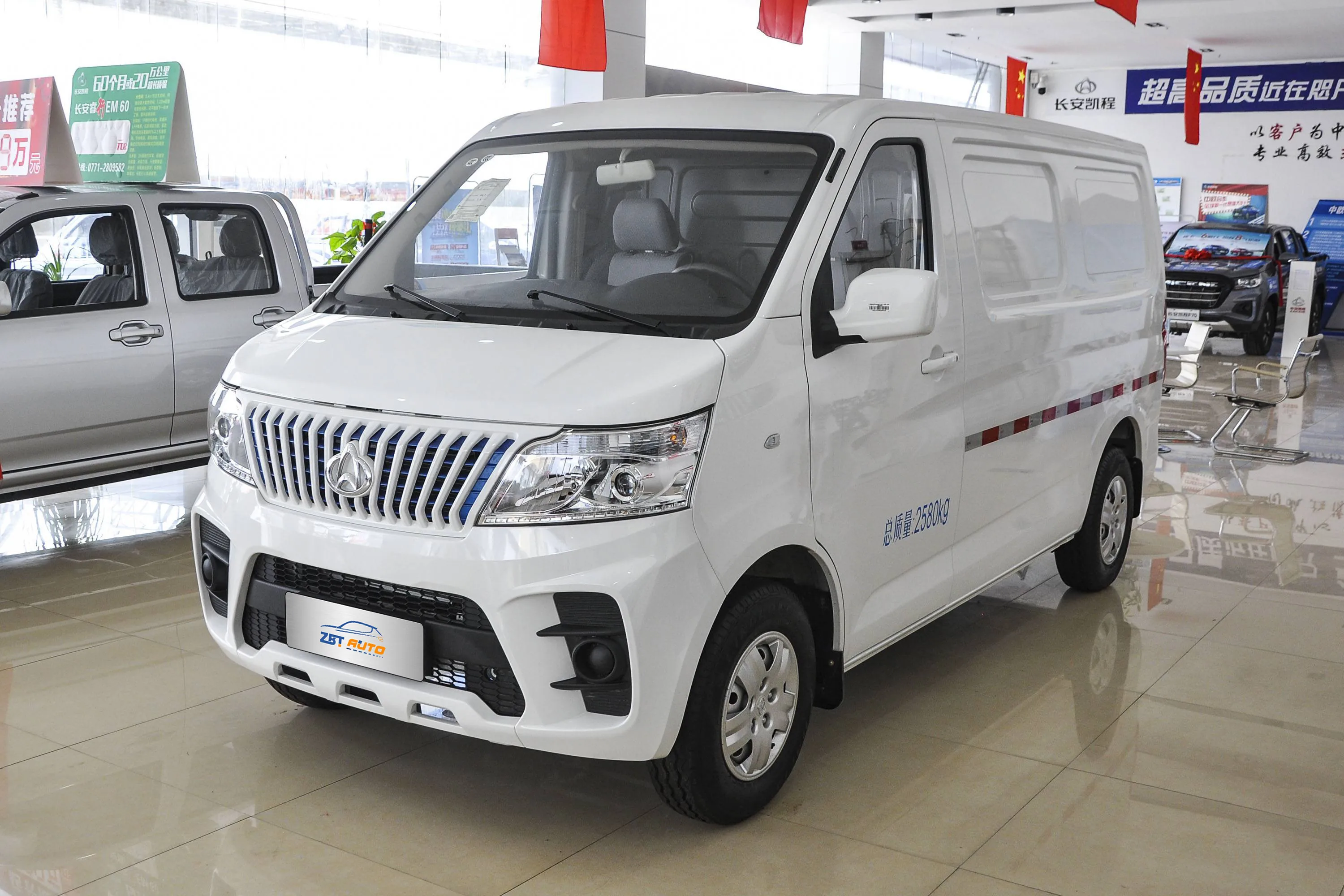Популярный Электрический легкий грузовик Changan Ruixing Em60 EV Электронная фургон 2WD 270 км-кВтч 60 кВт/220 нм R14 LHD автоматическая коробка передач