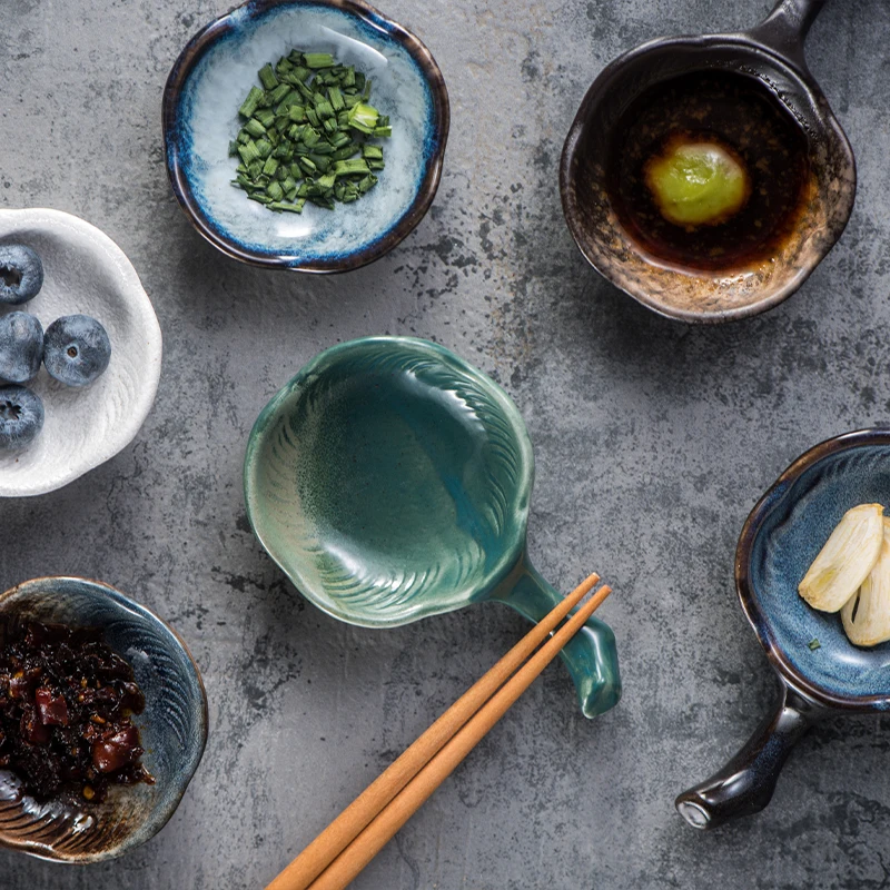 Creative Japanese Style Plum Blossom-shaped Soy Sauce Ketchup Appetizer Ceramic Side Dish Porcelain Dip Bowl Set with Handle
