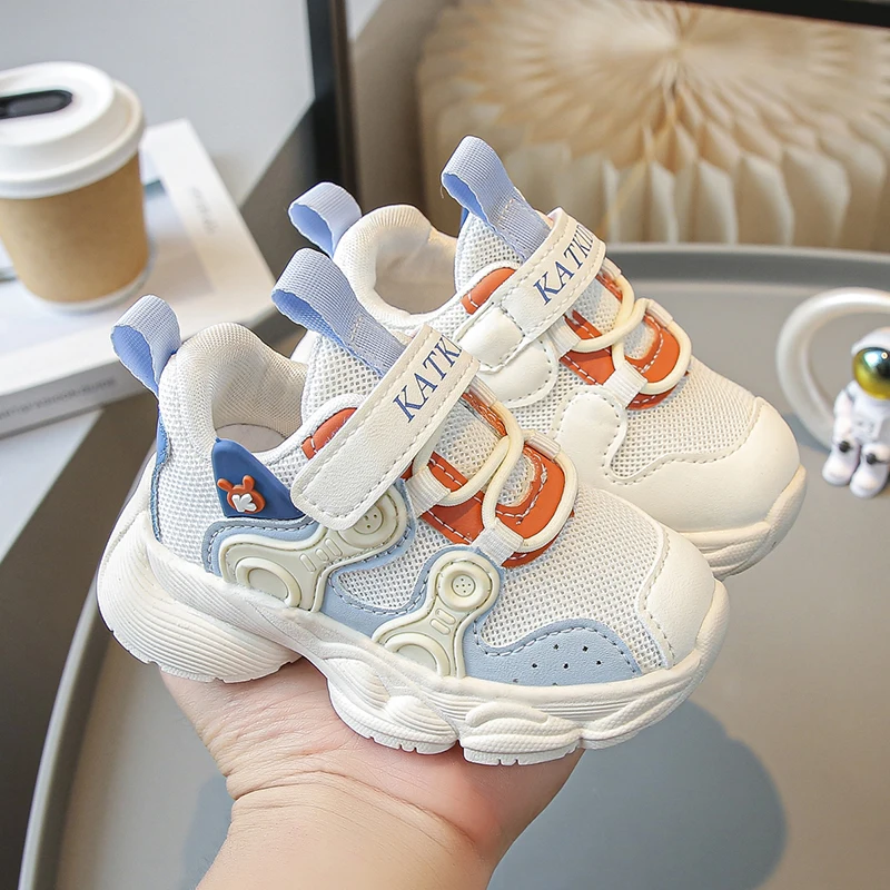 Новинка кожаная обувь для девочек Детская осенняя повседневная спортивная симпатичные белые розовые черные школьные легкие удобные кроссовки