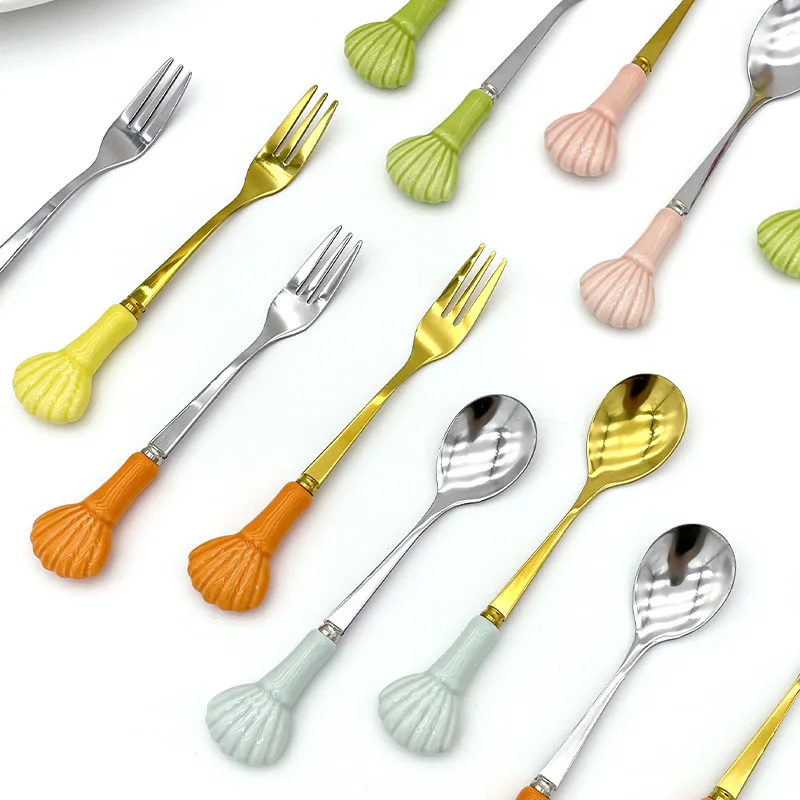 Creativity New Arrival Top Sale Product Stainless Steel Flatware Spooon And Fork Cutlery Set With Ceramic Shell Shape Handle