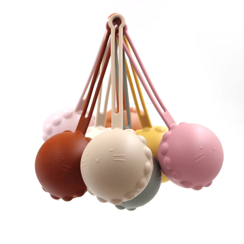 Hot Sell Large Lion Shape Baby Pacifier Case Flower Nipple Holder Silicone Nipple Cover for Kids Opp Bag Standard Silicon 19*7CM