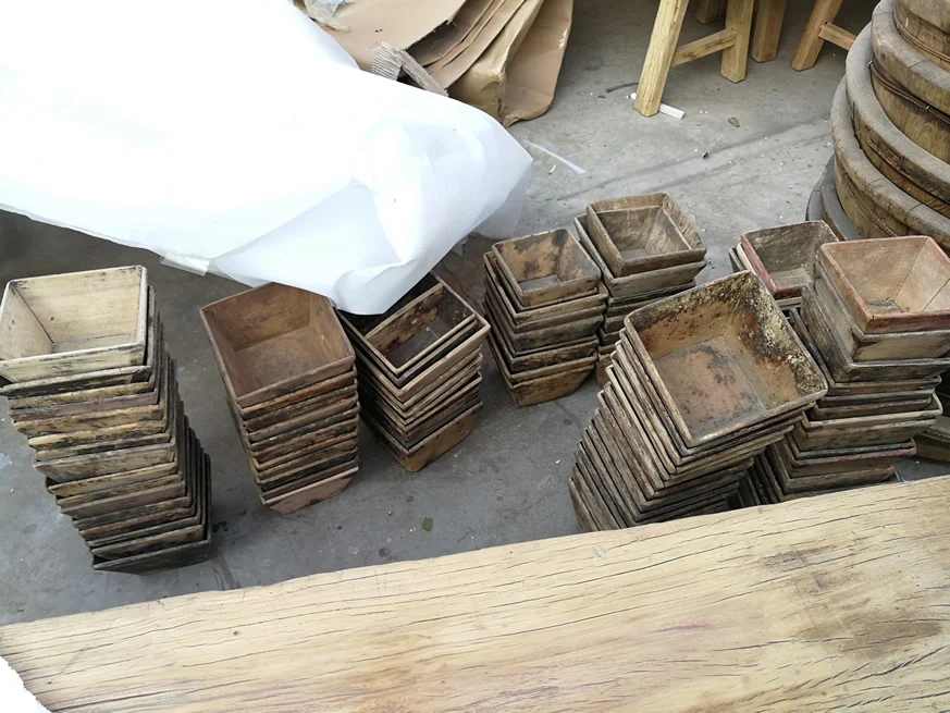 Chinese Antique Wooden Flower Pot Stand Style Wooden Plant Stand and rustic wood bucket