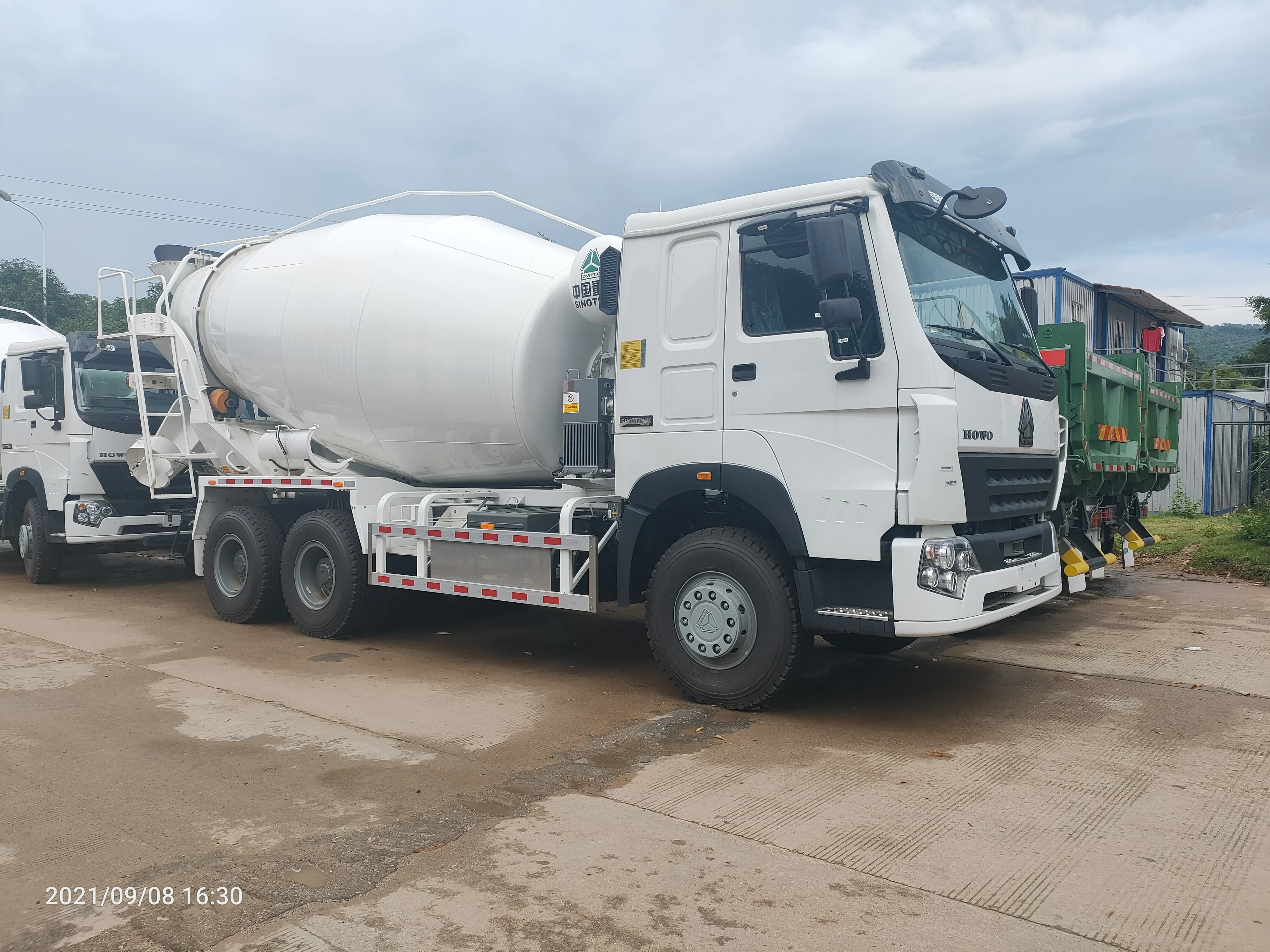 used high efficiency 6x4 8cbm Concrete MixerTruck for hot