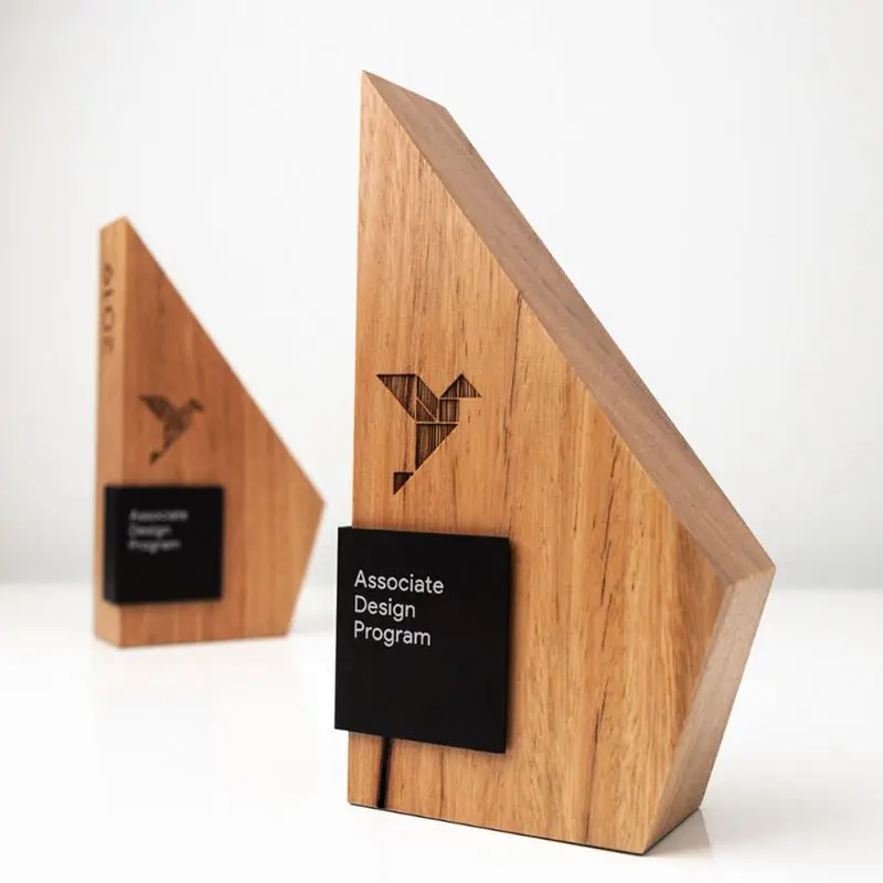 Награда от производителя бейсбол гольф бодибилдинг карате футбол крикет футбольные трофеи деревянный хрустальный трофей на заказ