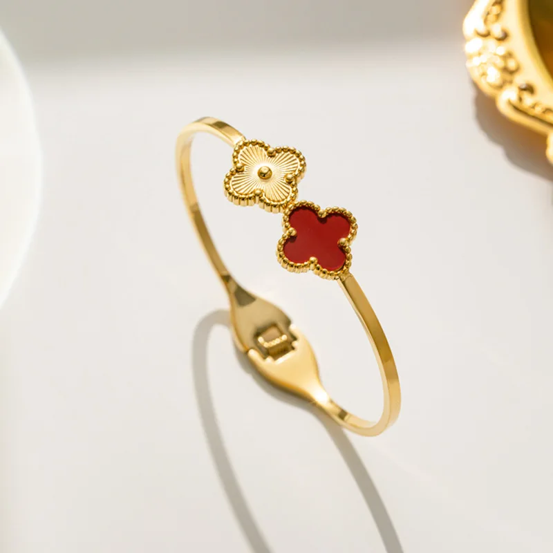 Europe and the United States fashion four-leaf flower titanium steel bracelet do not fade stainless steel bracelet wholesale