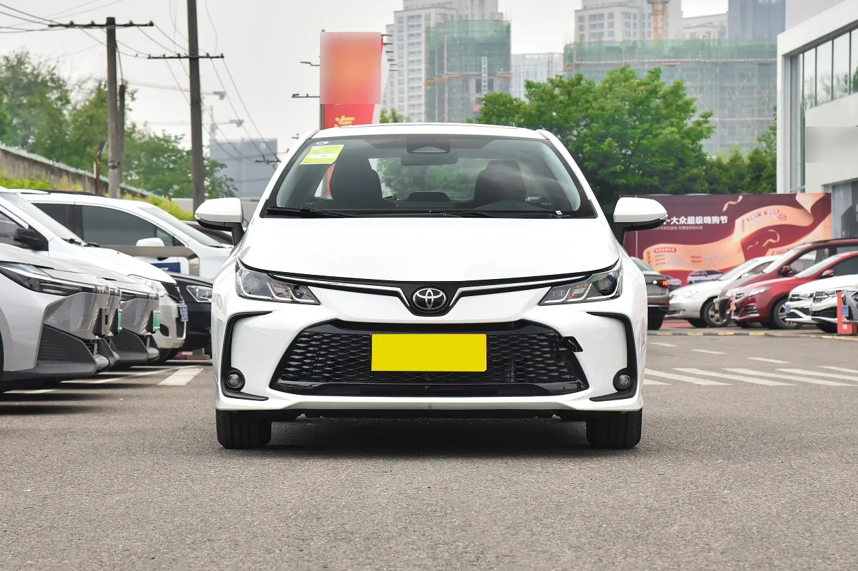 Дешевая цена 2013 Toyota Corolla 1.8L Подержанный автомобиль Автомобильный 4door5seat седан Euro VI LHD Автомобиль на складе мотор для продажи