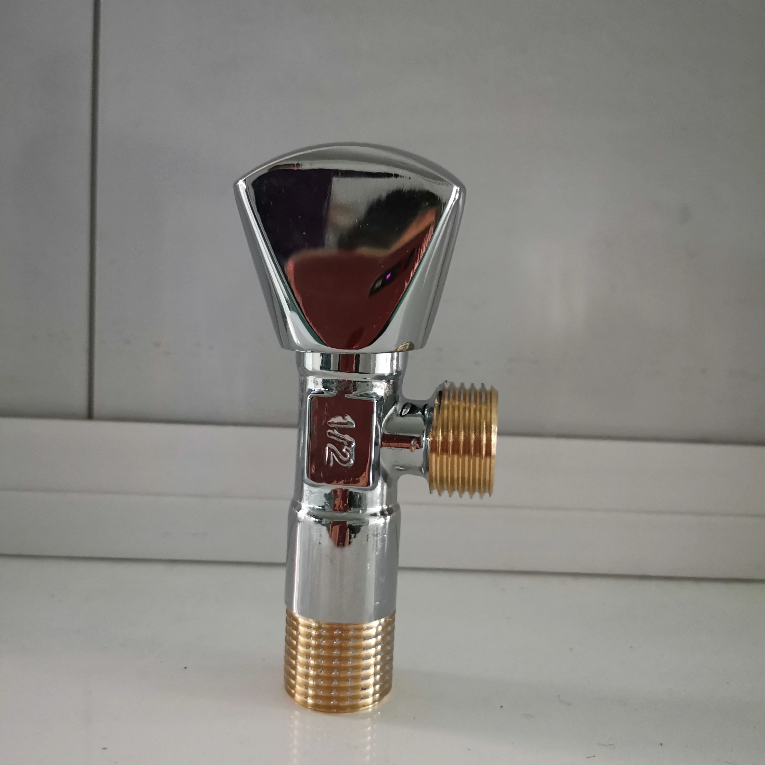 
 Лидер продаж 2019, латунный угловой клапан  