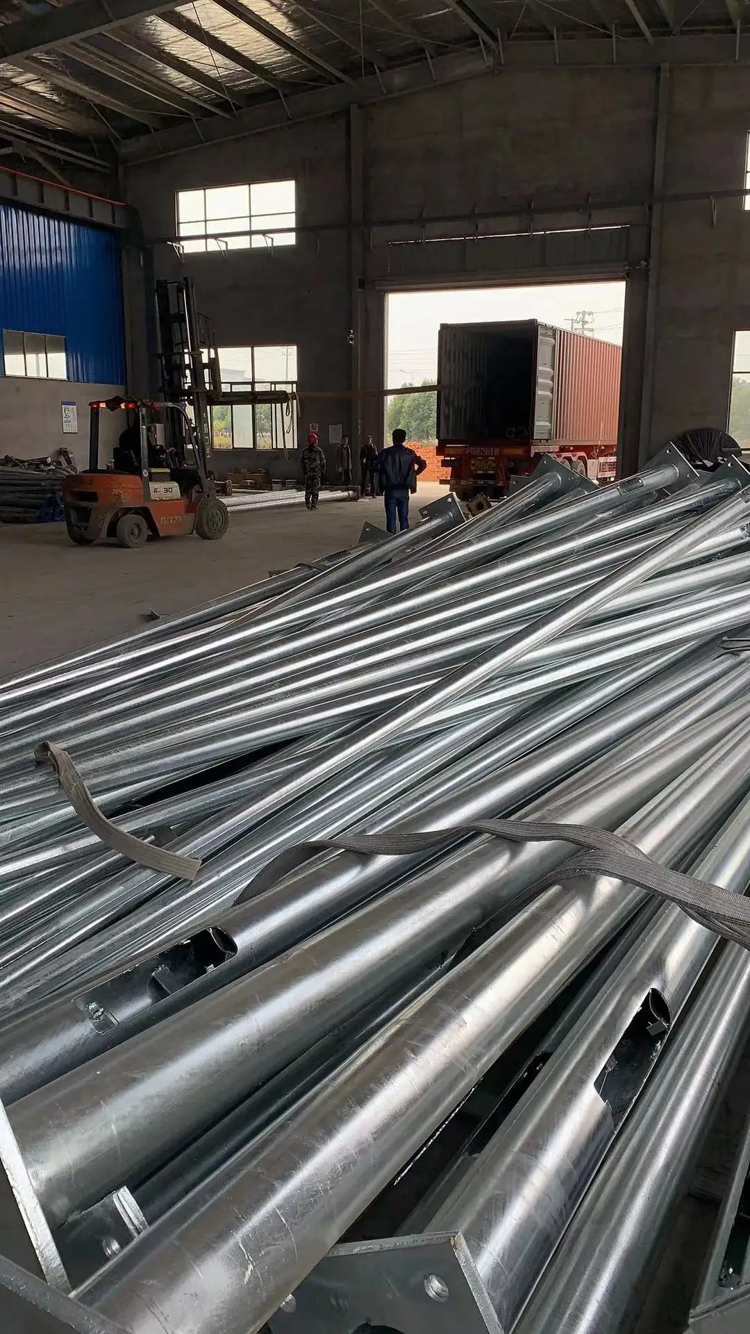 Стальной светильник Q235 для наружного освещения, однорычажный шоссейный полюс, оцинкованный уличный светильник, китайский завод