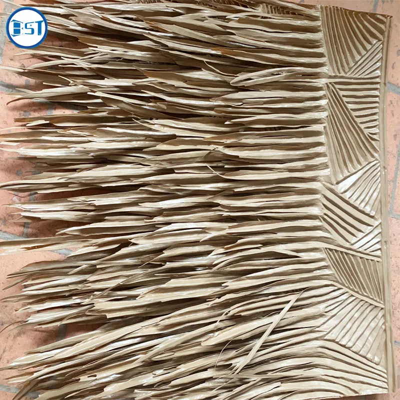 Самая дешевая искусственная пластиковая плитка Tiki Palm солома соломенная крыша Полиэтиленовая для покрытия пляжный зонт коттедж