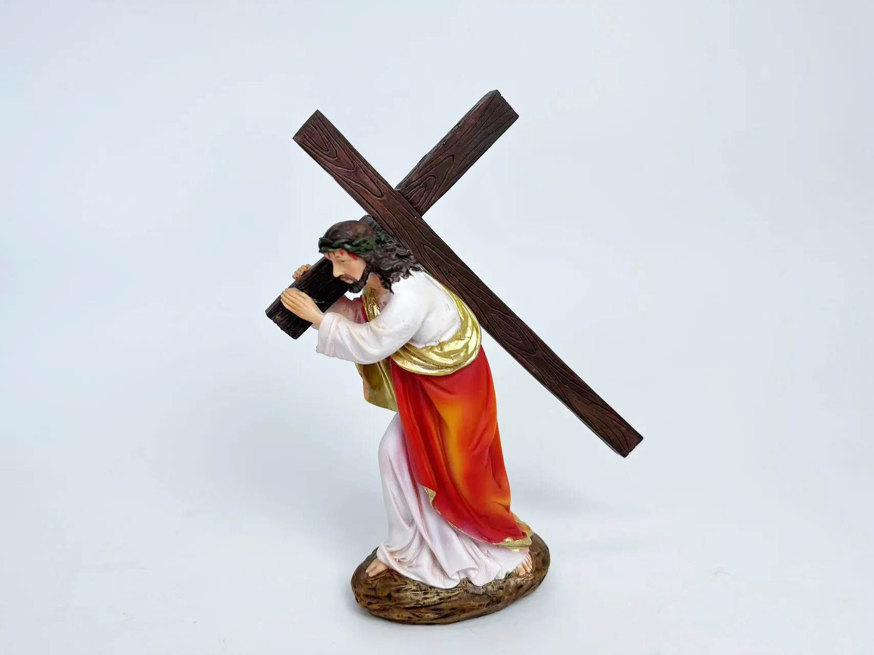 religious figurines sculpture jesus carrying Cross resin ornament statue for christmas nativity