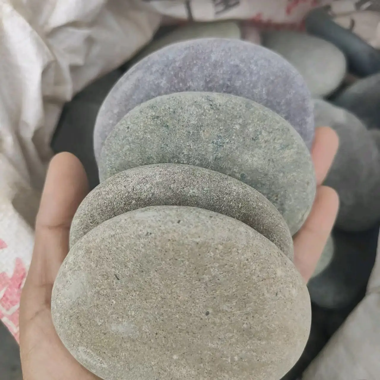 Natural Stone Cobbles & Pebbles Set for Garden Paving & Drawing Artistic Fish Tank