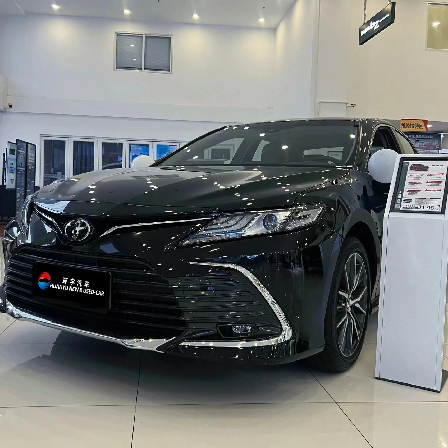 New Toyota Camry 2.0g Deluxe Edition Luxury Cars For Sale Petrol Fuel Light Interior With Leather Seats