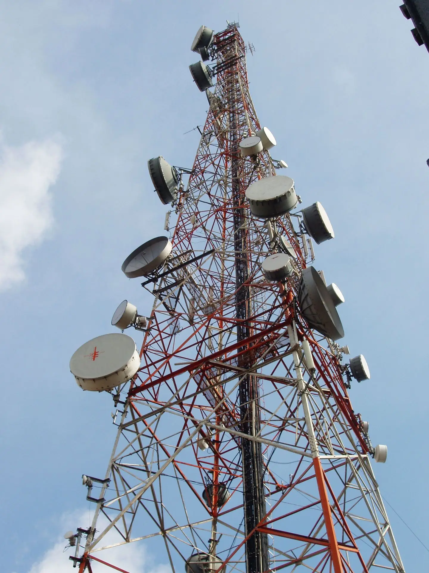 hot dip galvanized 30m 60m GSM communication telecom mobile phone radio antenna towers