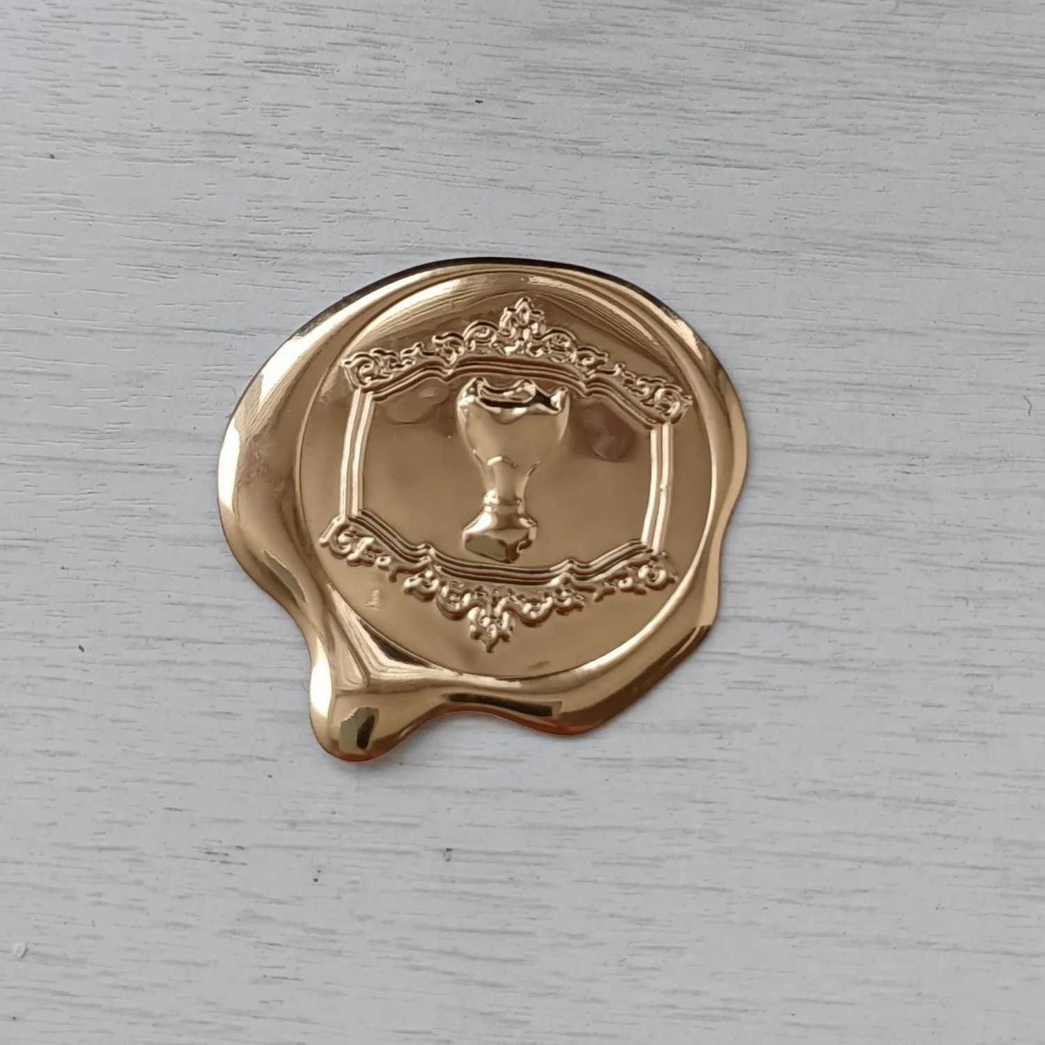 Custom 3D embossed gift box seal sticker shiny aluminum seal sticker