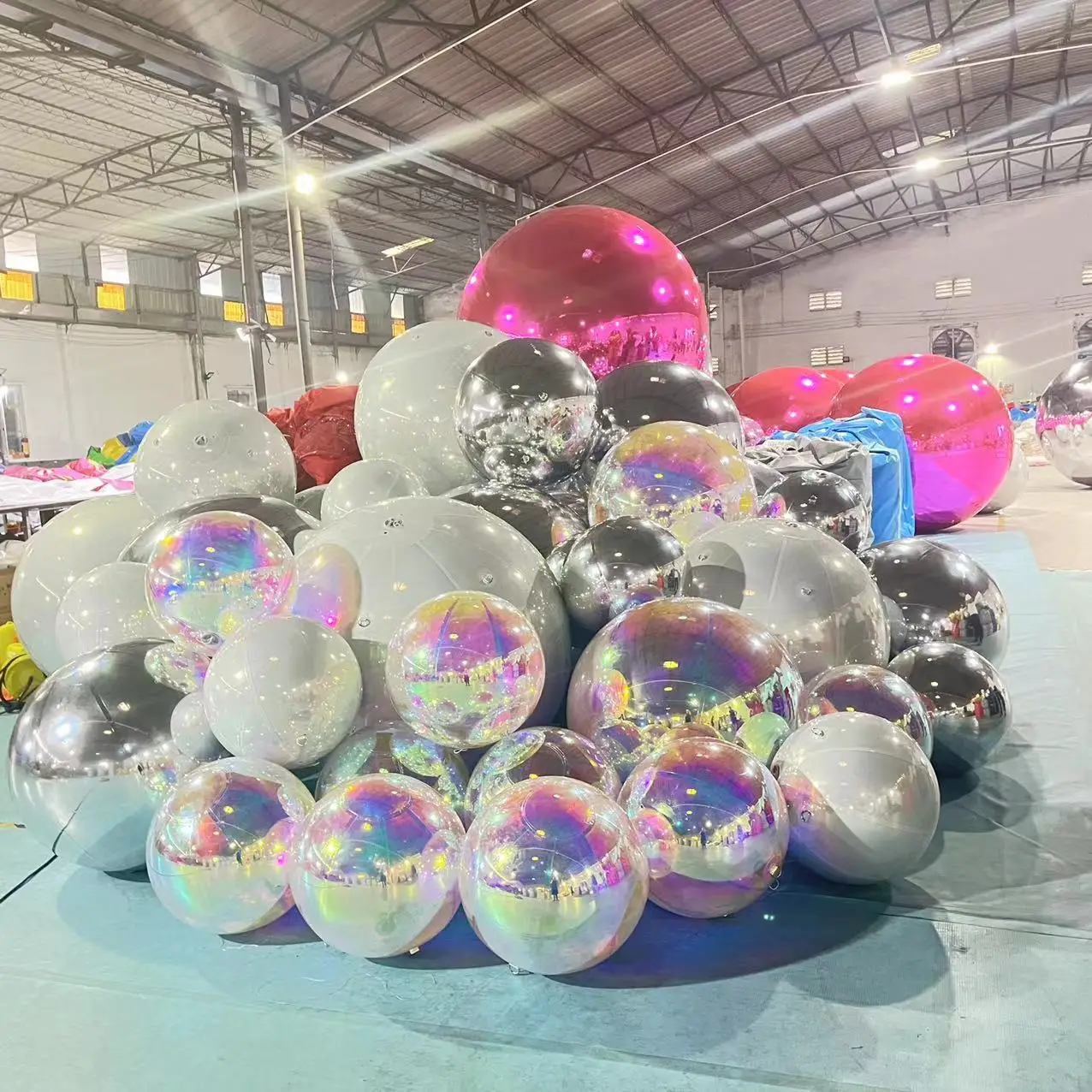 Customize Logo Big Shiny Toy Giant Zorb Pvc Christmas Ball Reflective High Quality Inflatable Ball Logo Inflatable Mirror Ball
