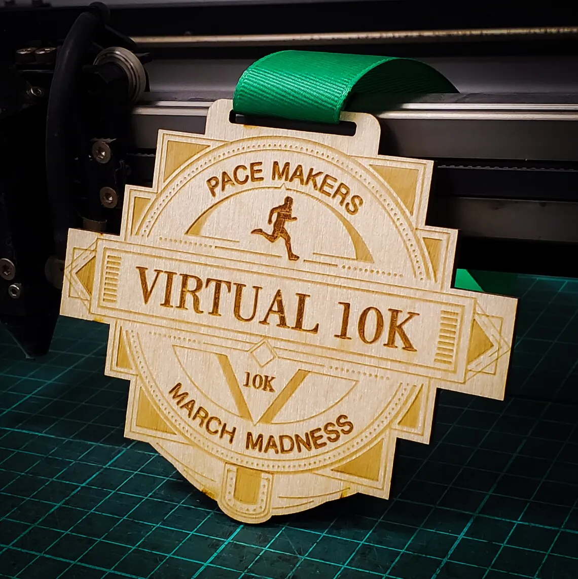 Gold Silver Plated Metal Made Award Plaque 3d Bronze Metal Medallion Custom Wooden Shield Plaque for Business Gifts