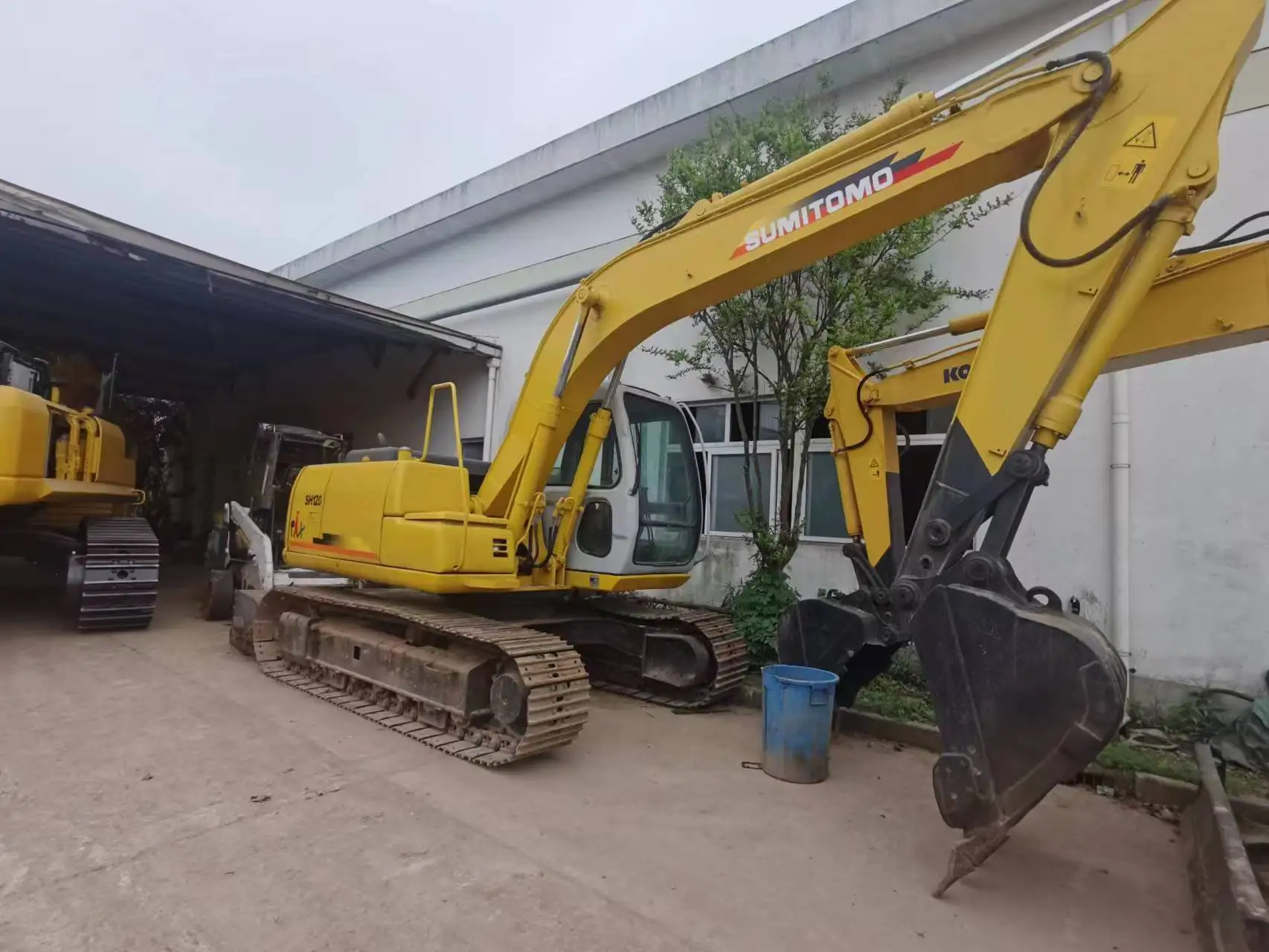 Sumitomo SH120 SH200 SK200 Used Japan original hydraulic digger excavator secondhand 12 ton cheap price excavator for sale