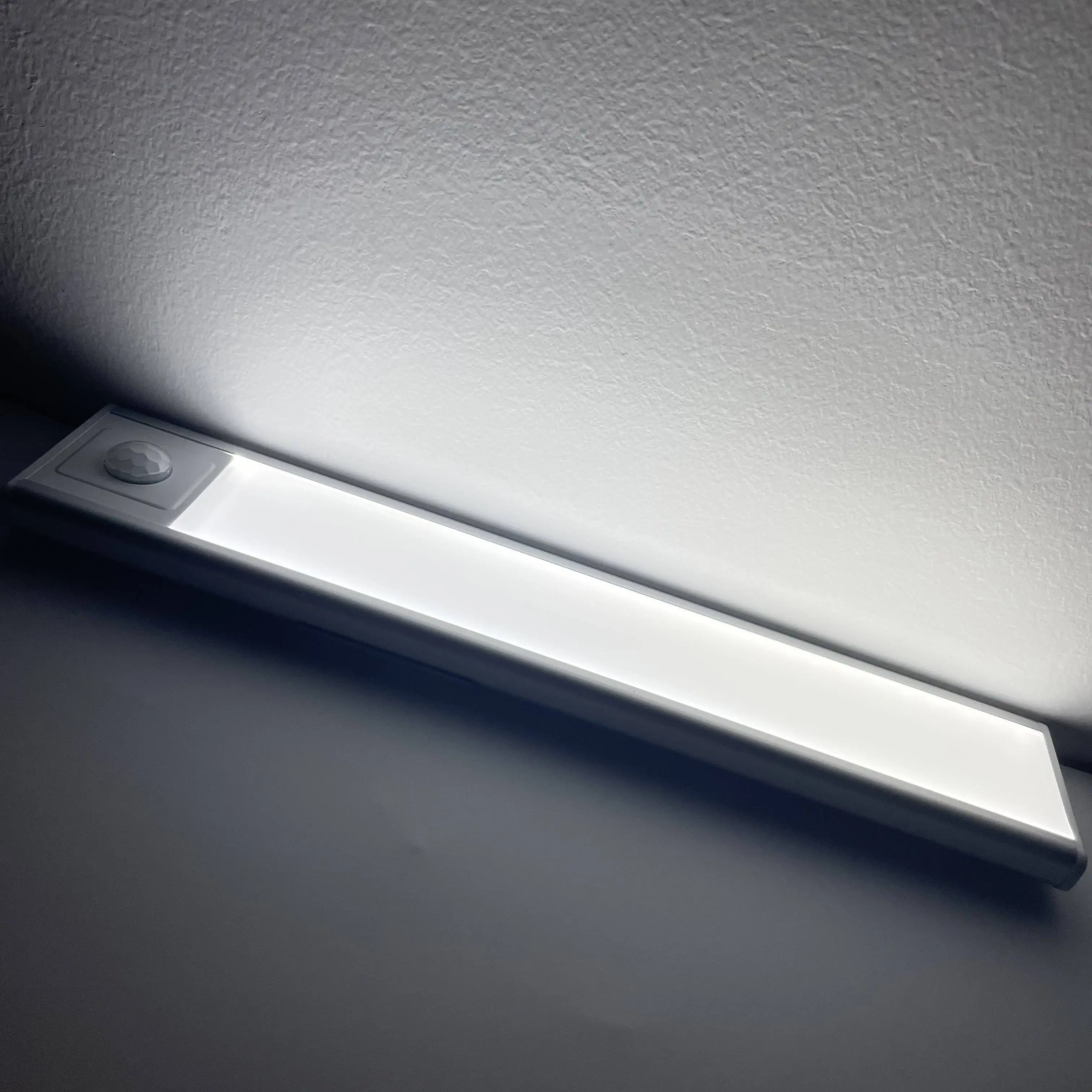 Induction Closet Strip Light Indoor USB Rechargeable Wireless Stair Night Led Motion Sensor Cabinet Light Bedroom Silver 60 80