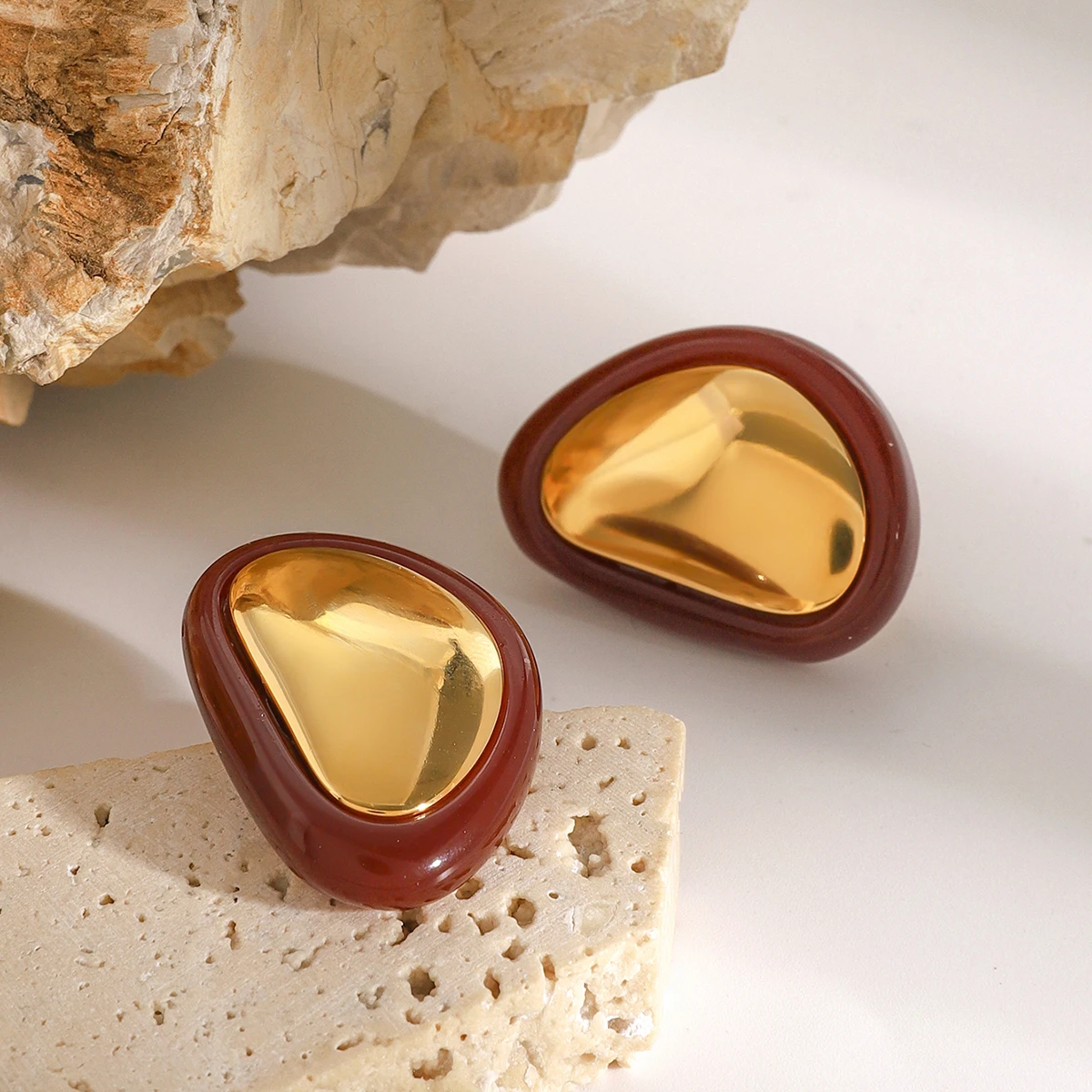 JD Design Classic Red Black Oval Drop Earring 18k PVD Gold Plated Stainless Steel Red Resin Earrings With Left and Right Sides