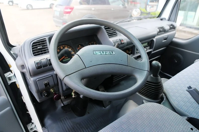 Double cabin China ISUZU down truck left hand drive diesel Sand and stone transport tipper truck