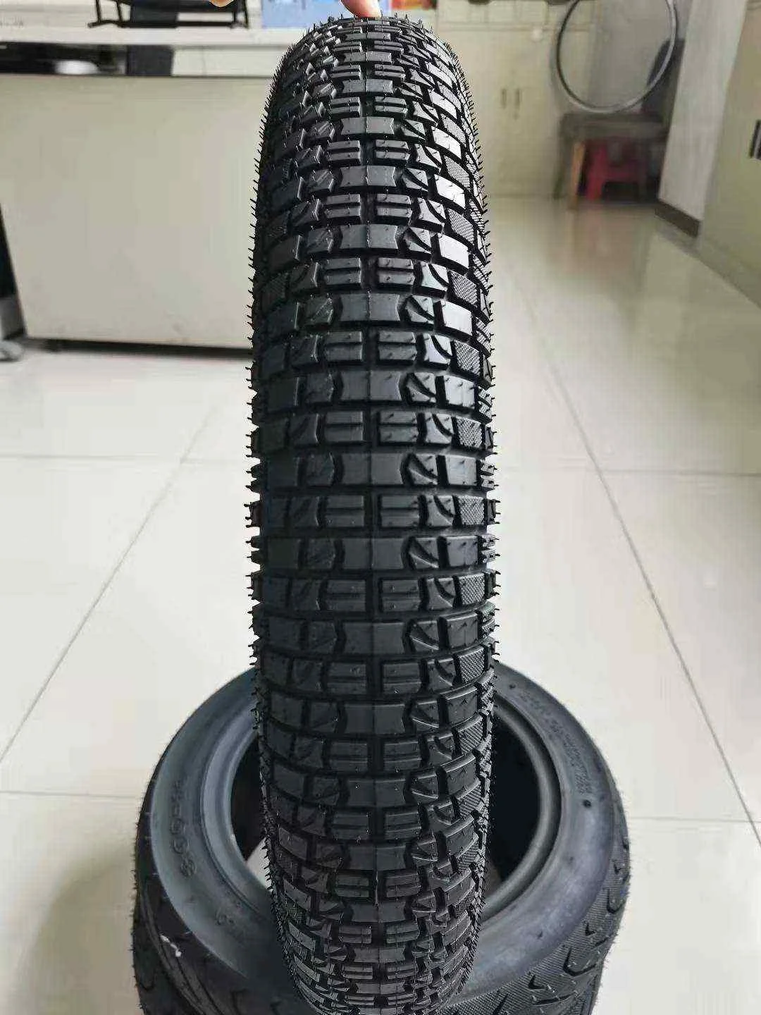 Factory Price Tire Speedster 20X4.0 Fat 20X4 Chopper Rubber Motorcycle Vee Tyre