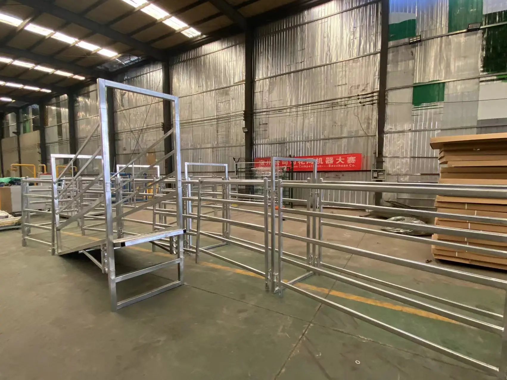 Hot Dipped Galvanized Cattle Sheep Horse Loading Ramp Heavy Duty Livestock Mobile Adjustable Loading Dock Ramp
