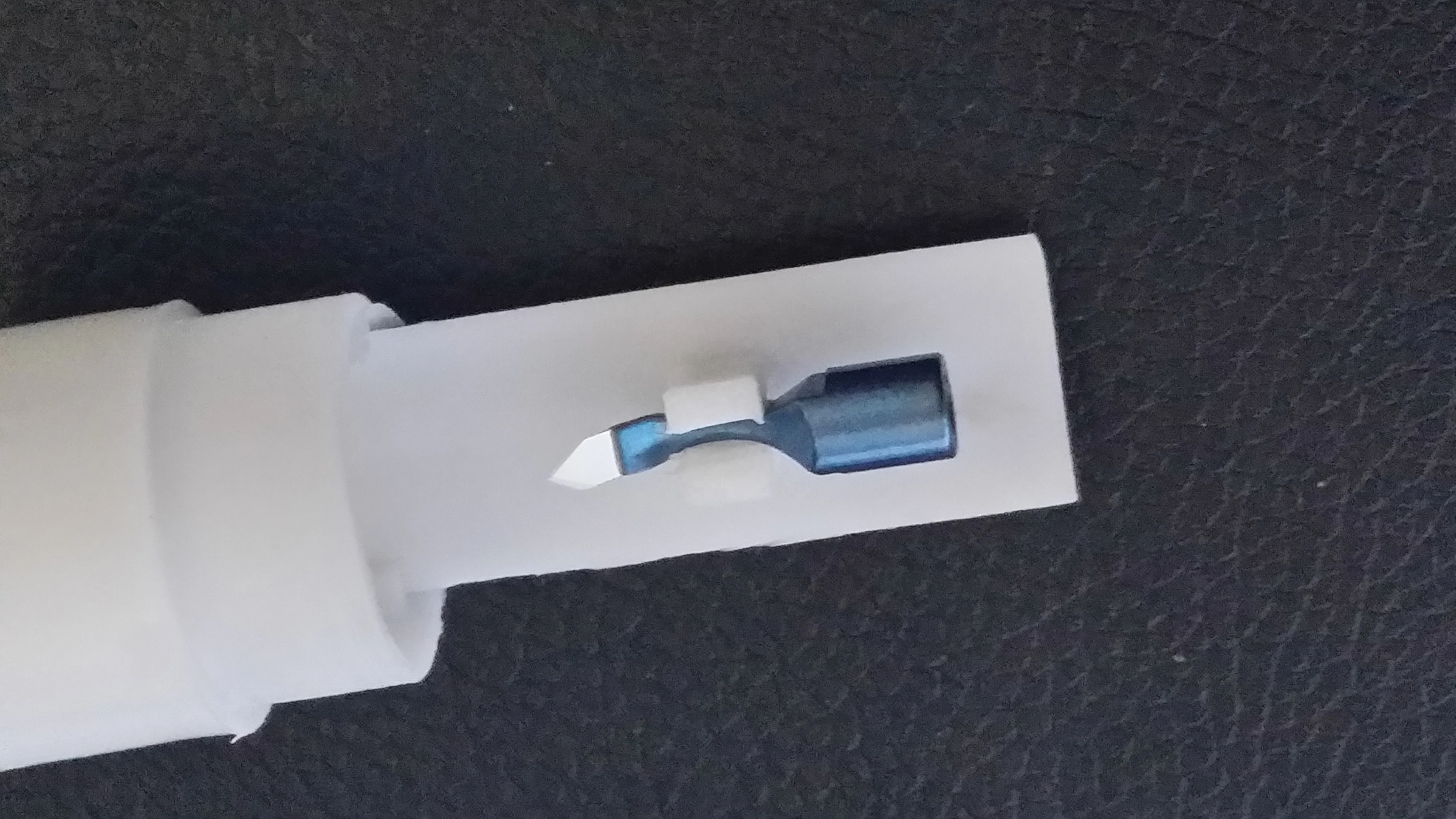 Diamond knife blades