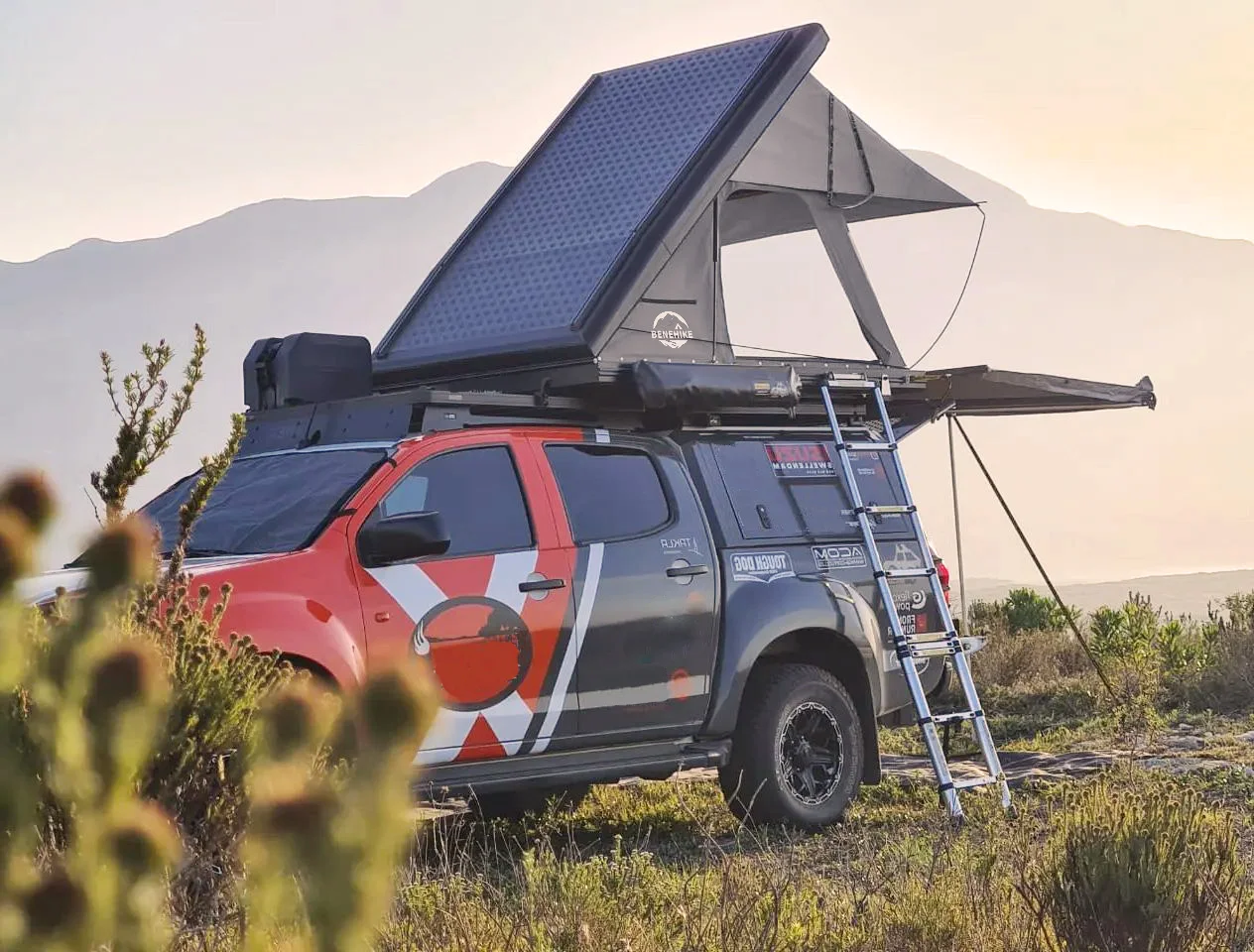 China Factory Promotion 2000-3000 Mm New Design Solar Panel Top Good Quality Awnings Aluminum Car Roof Tent