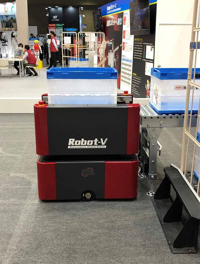 Wireless charging outdoor wheels mobile luggage carrying robots