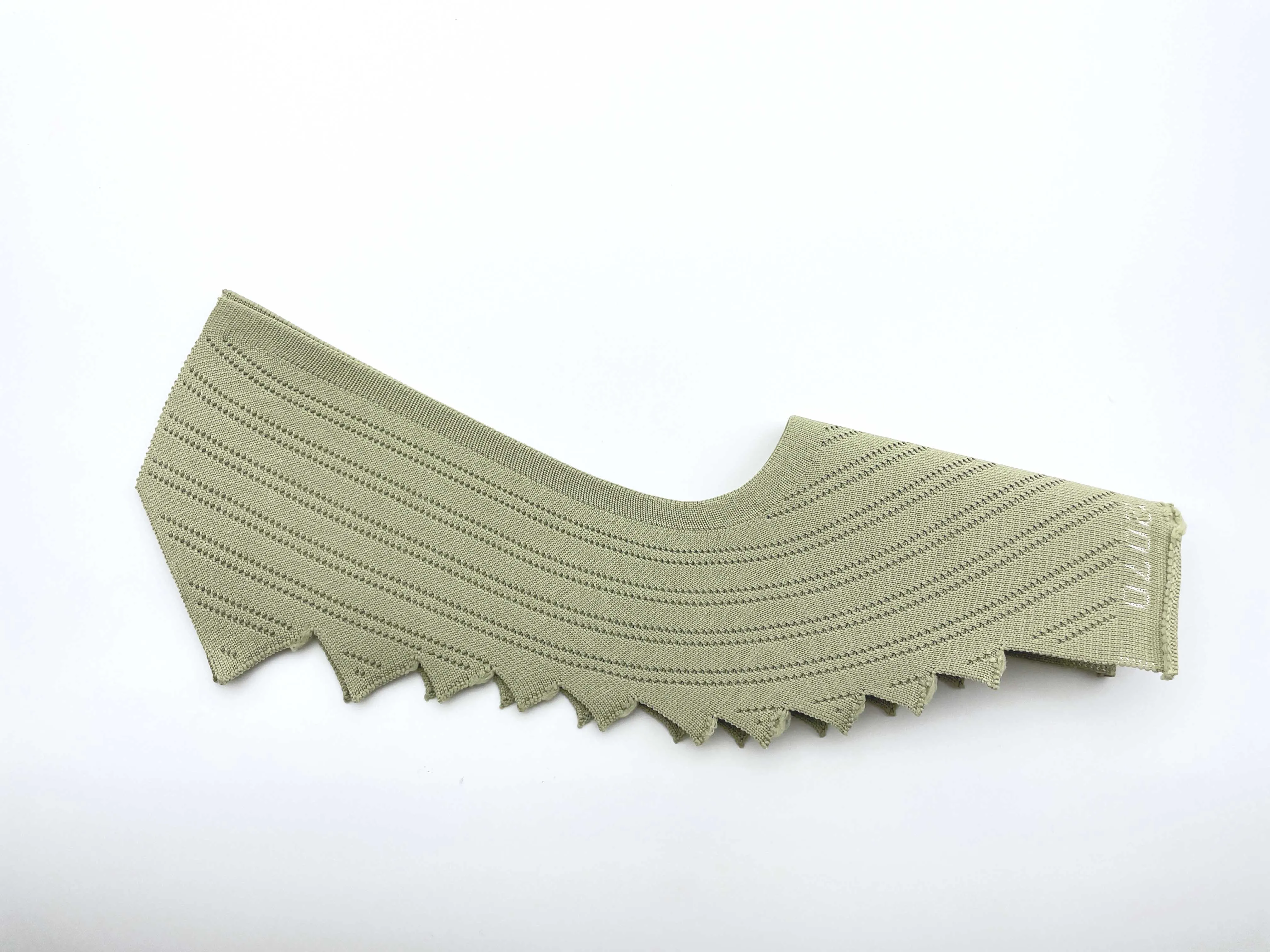 Develop and customize high-quality polyester knitted upper for flat shoes