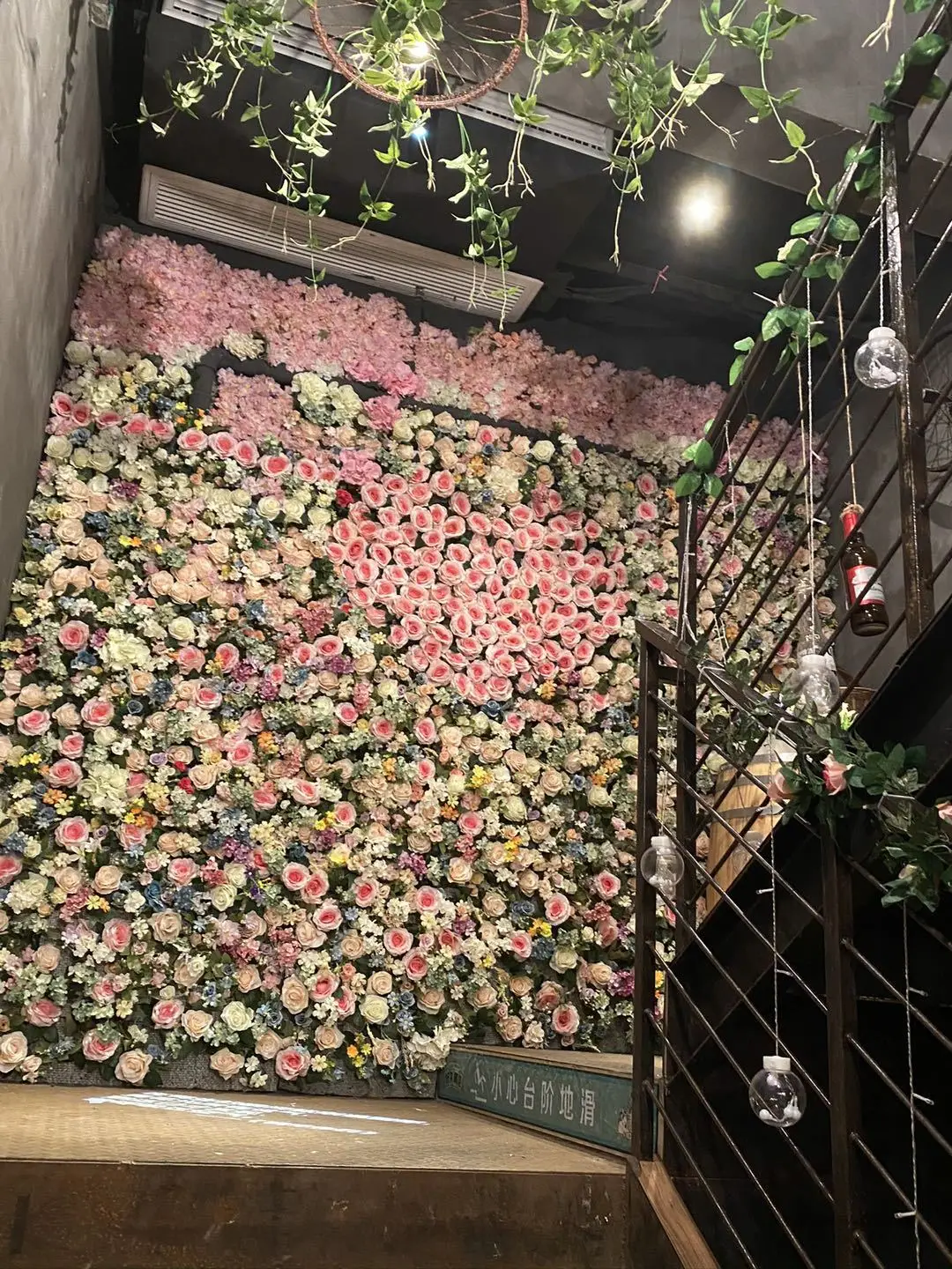 Competitive Good Price White Pink Artificial Panel Greenery Backdrop Fall Blue Red Silk Rose Flower Wall