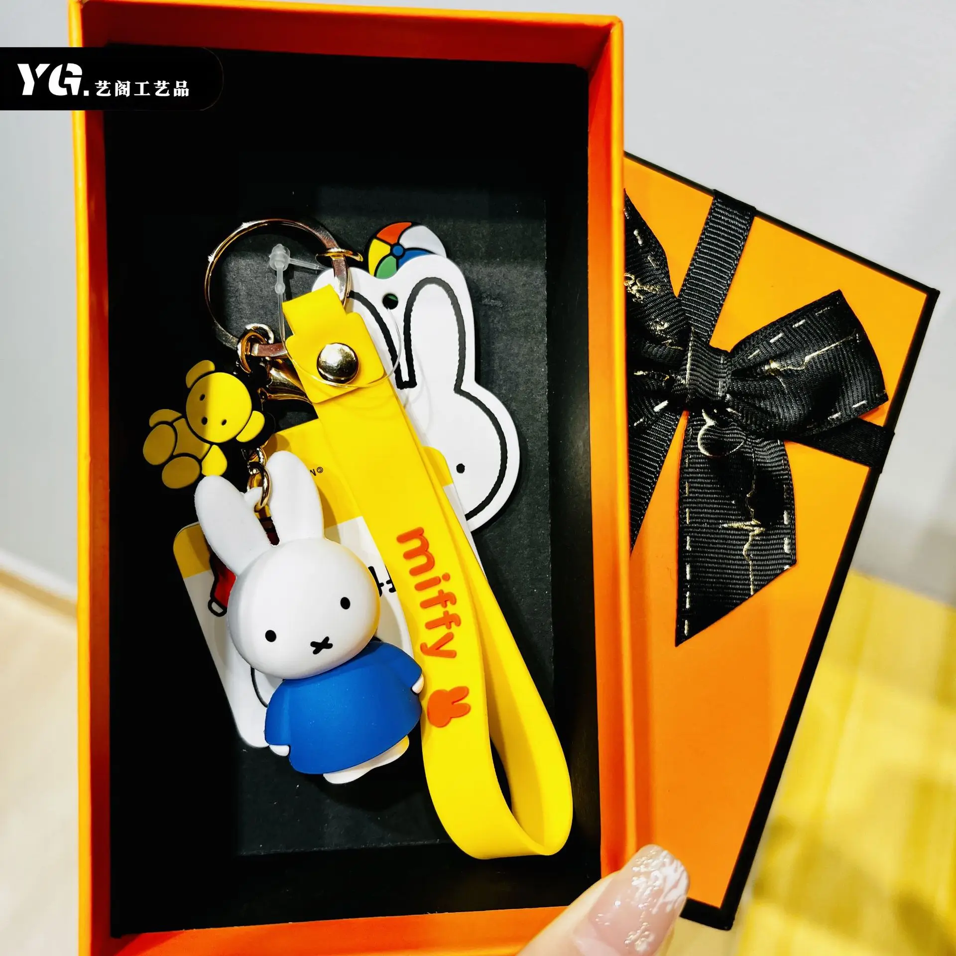 cartoon cute mi ffy rabbit doll pendant key chain 2023 New style fashion key ring Car bag pendant PVC Keychain