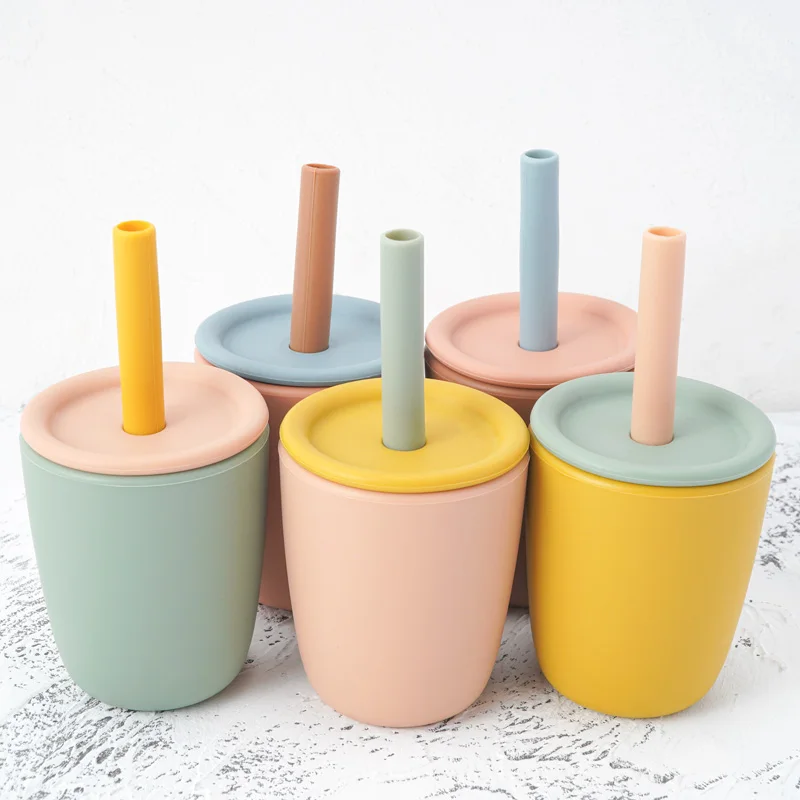 Детская силиконовая чашка с крышкой