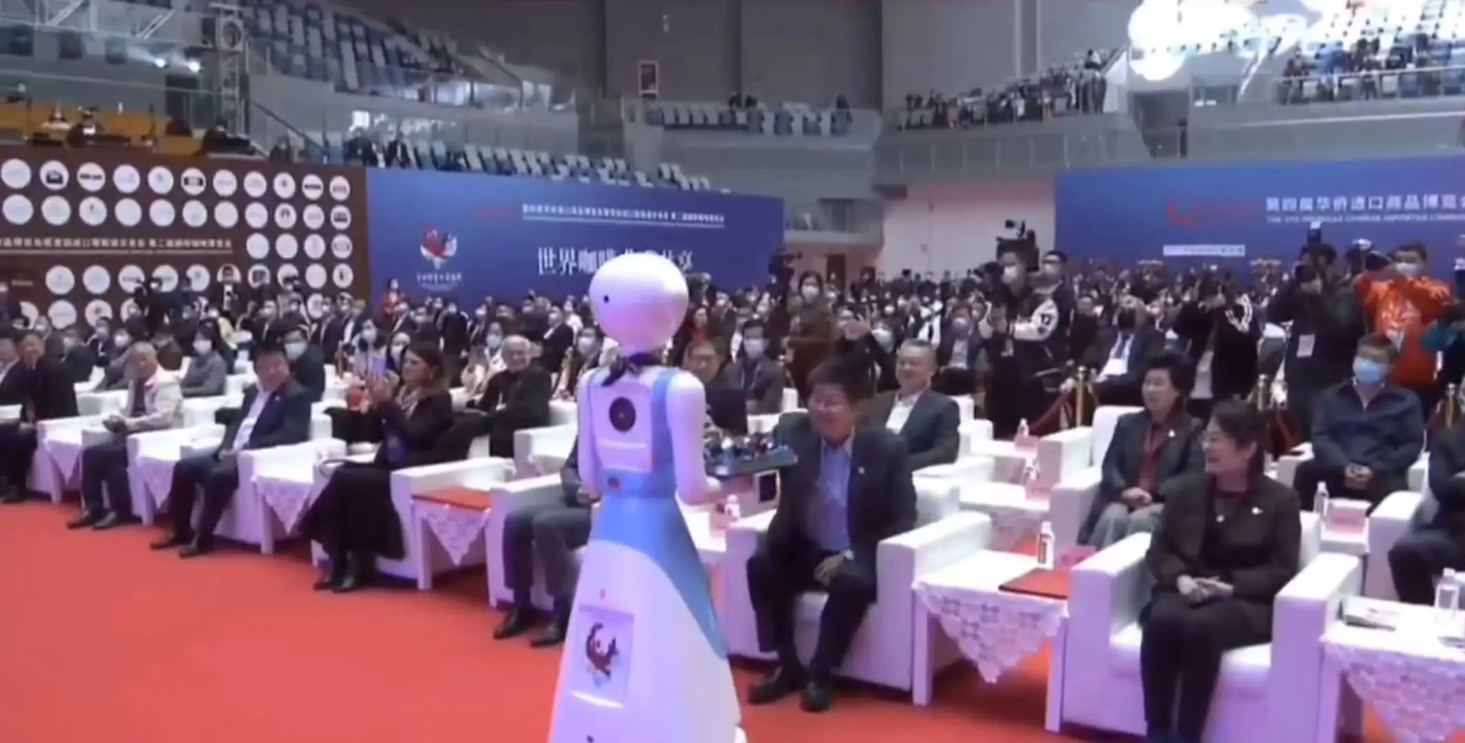 Top Selling Smart Delivery Robot / Robot Waiter For Restaurant / Robots Humanoids Smart Intelligent