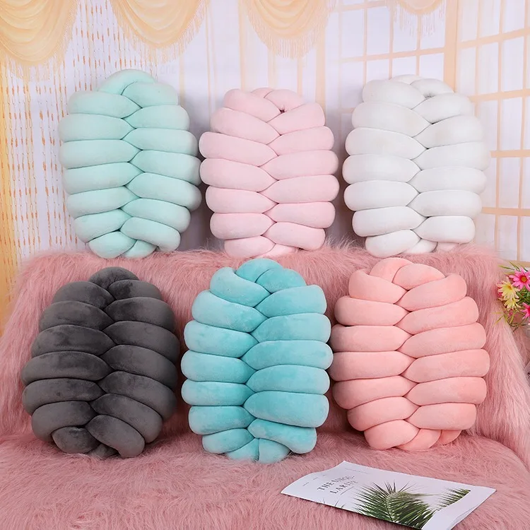 
2019 High quality velvet Round Designed Knitted Chunky Knot Ball Throw Pillow For Decoration 