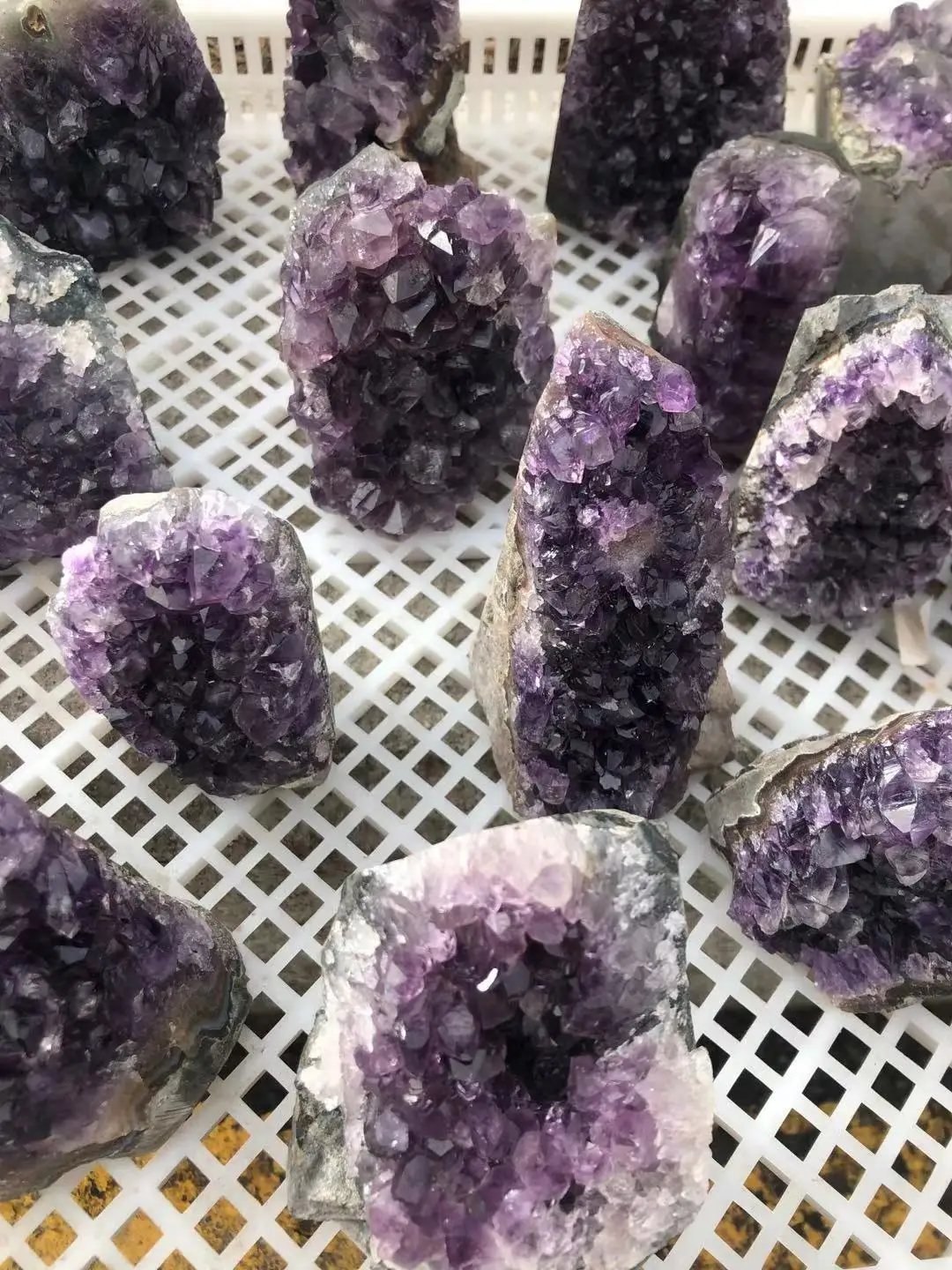 Wholesale natural high quality crystal stones amethyst geode for decoration