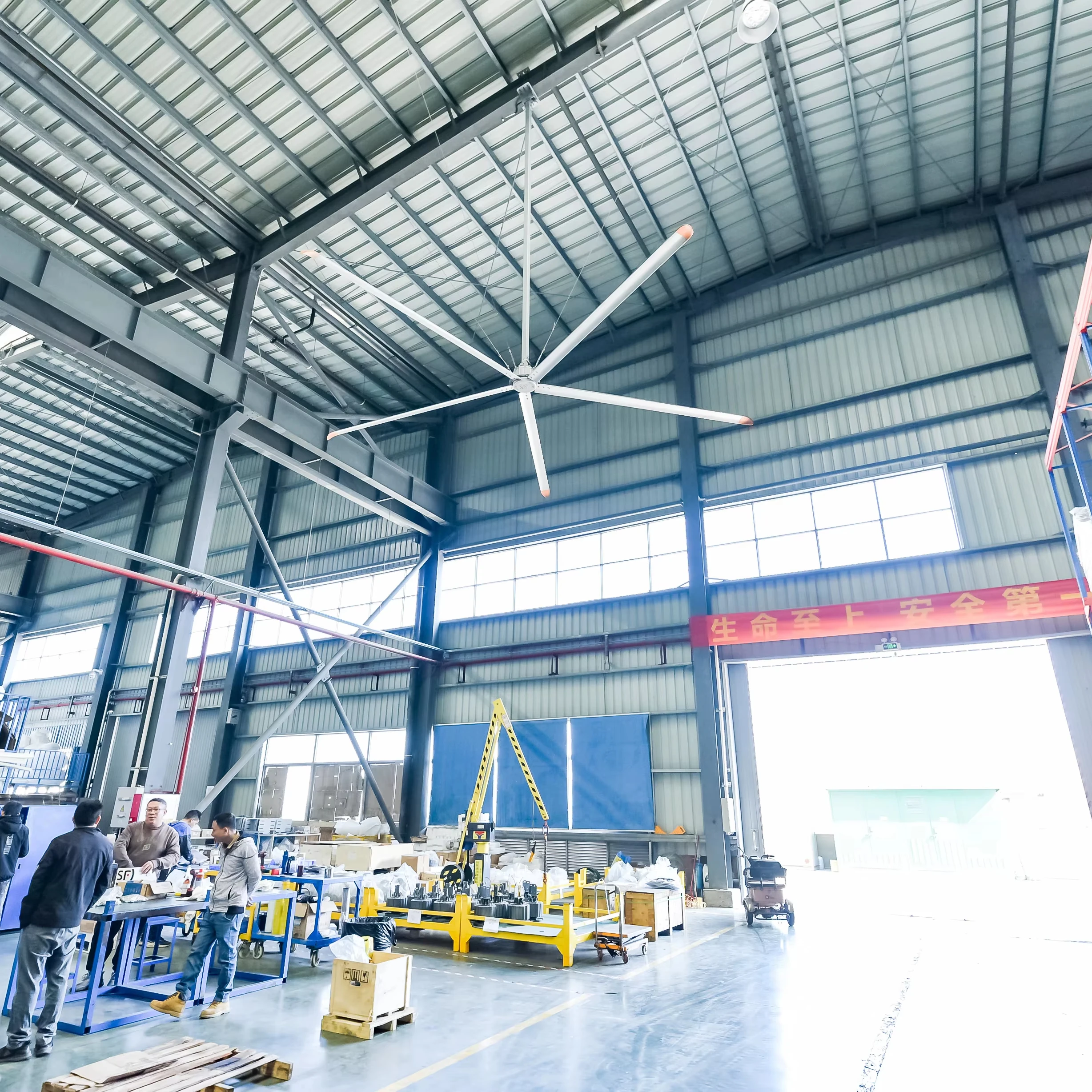 Производство Китая промышленный потолочный вентилятор HVLS подвесной с большим объемом воздуха для заводской мастерской