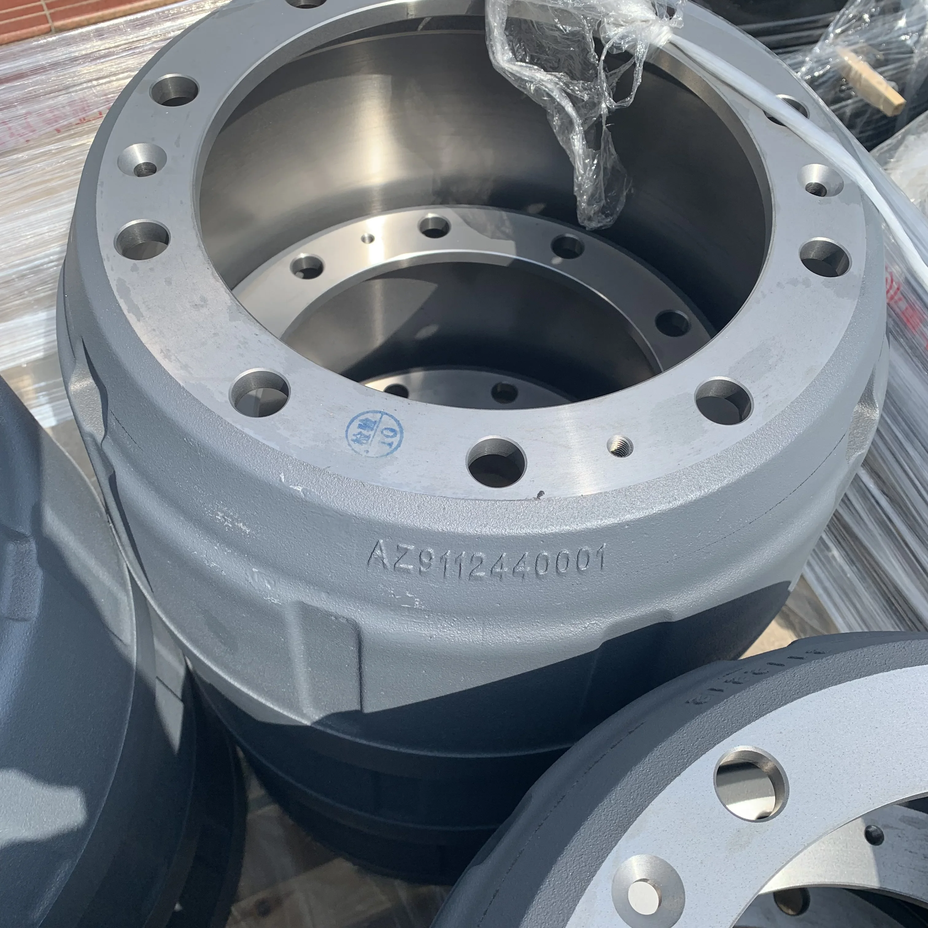 Sinotruk Howo cheaper parts Front Brake Drum AZ9112440001